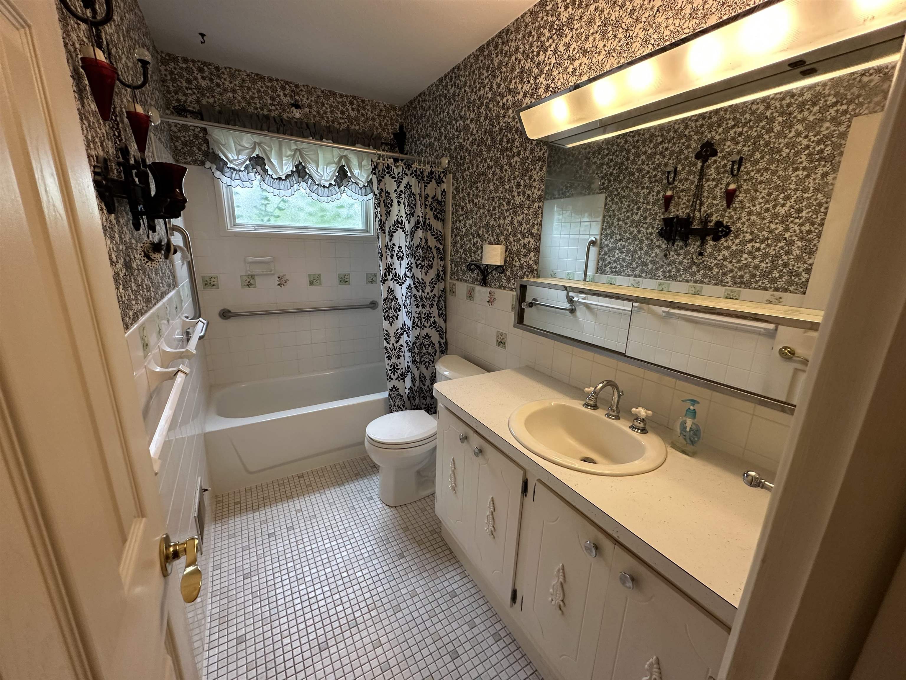 2324 Middleground Dr, Owensboro, Kentucky 42301, 4 Bedrooms Bedrooms, ,2 BathroomsBathrooms,Single Family Residence,For Sale,Middleground Dr,92812