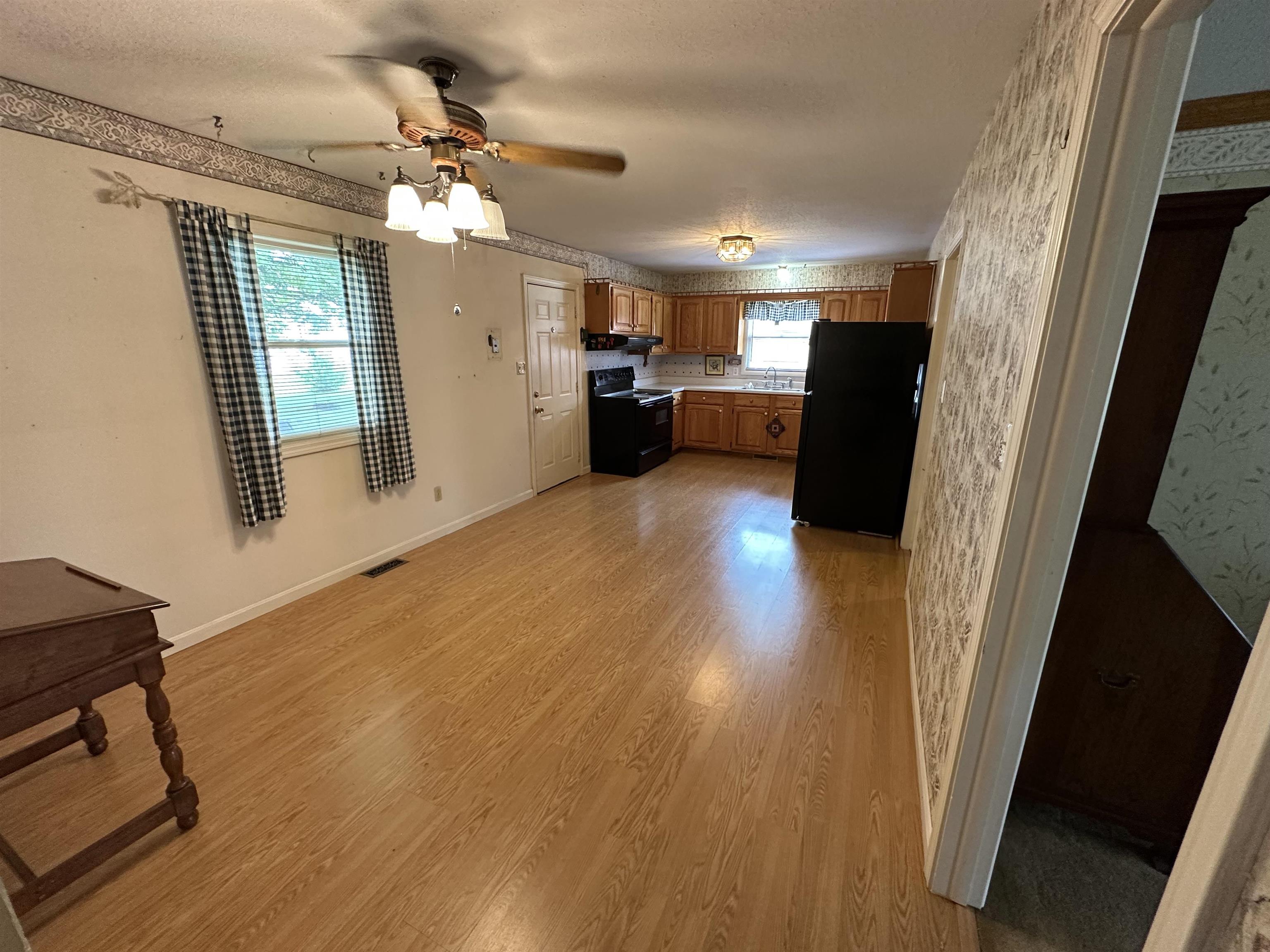 2324 Middleground Dr, Owensboro, Kentucky 42301, 4 Bedrooms Bedrooms, ,2 BathroomsBathrooms,Single Family Residence,For Sale,Middleground Dr,92812