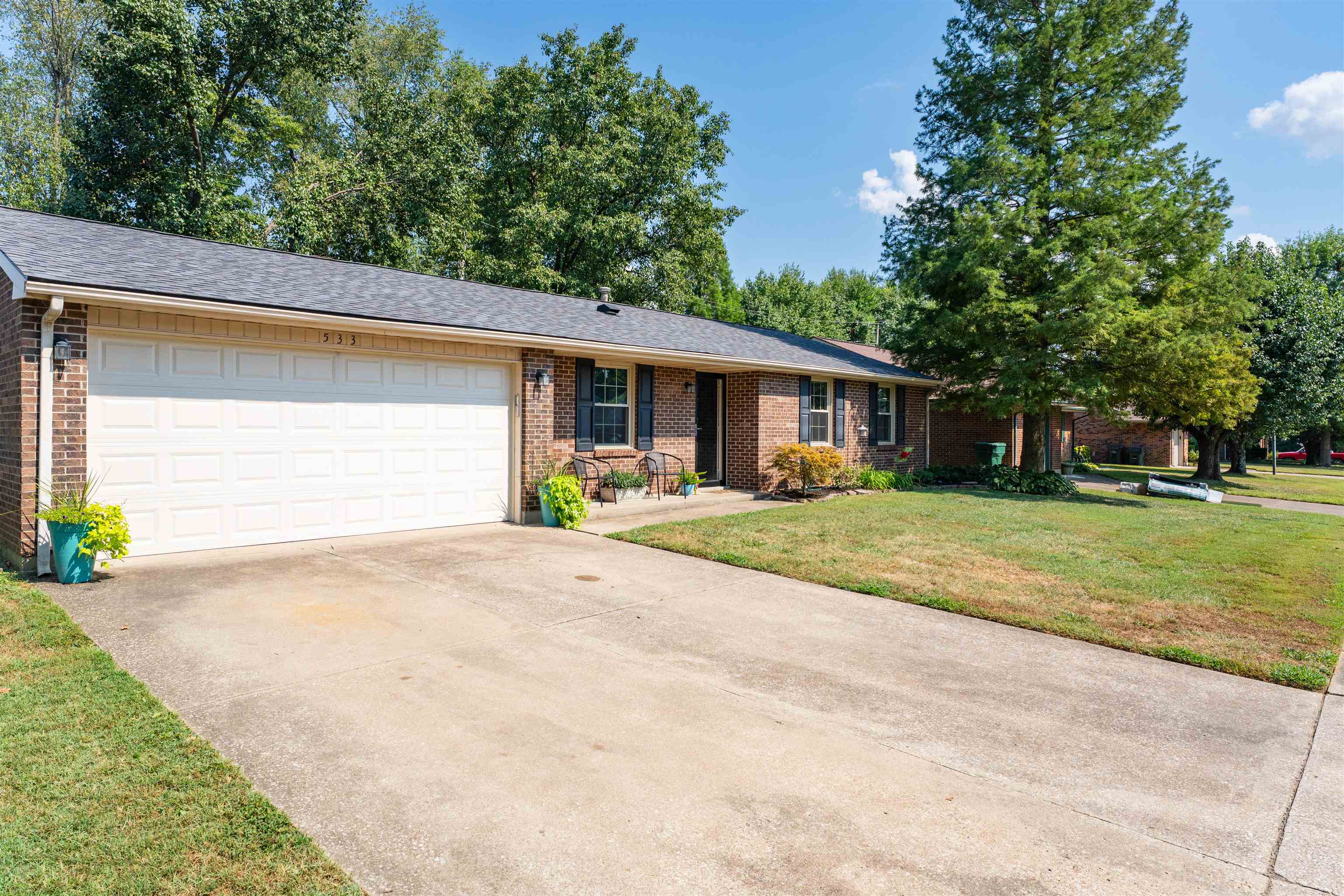 533 Raintree Drive, Owensboro, Kentucky 42301, 3 Bedrooms Bedrooms, ,1 BathroomBathrooms,Single Family Residence,For Sale,Raintree Drive,92813
