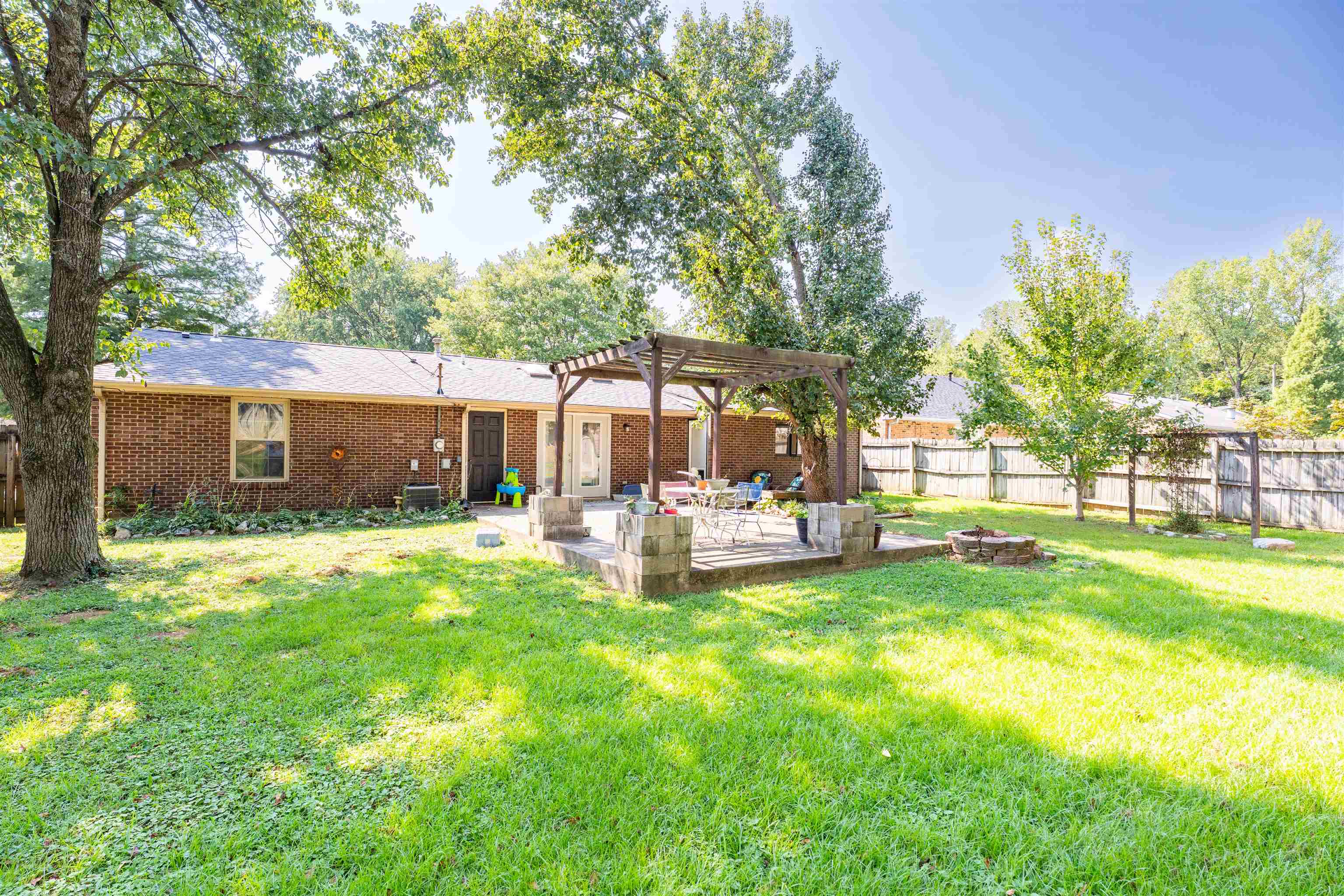 533 Raintree Drive, Owensboro, Kentucky 42301, 3 Bedrooms Bedrooms, ,1 BathroomBathrooms,Single Family Residence,For Sale,Raintree Drive,92813