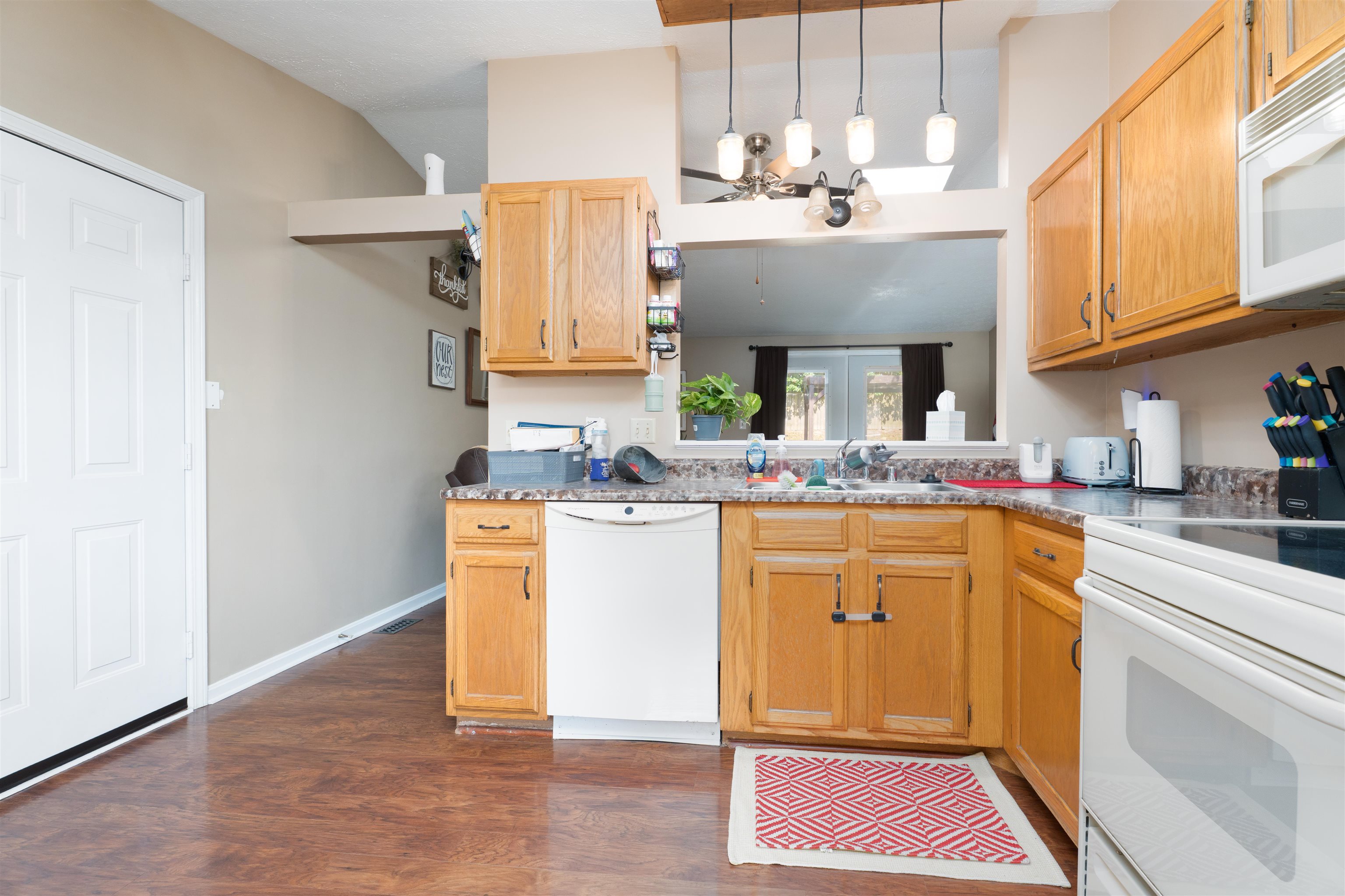533 Raintree Drive, Owensboro, Kentucky 42301, 3 Bedrooms Bedrooms, ,1 BathroomBathrooms,Single Family Residence,For Sale,Raintree Drive,92813