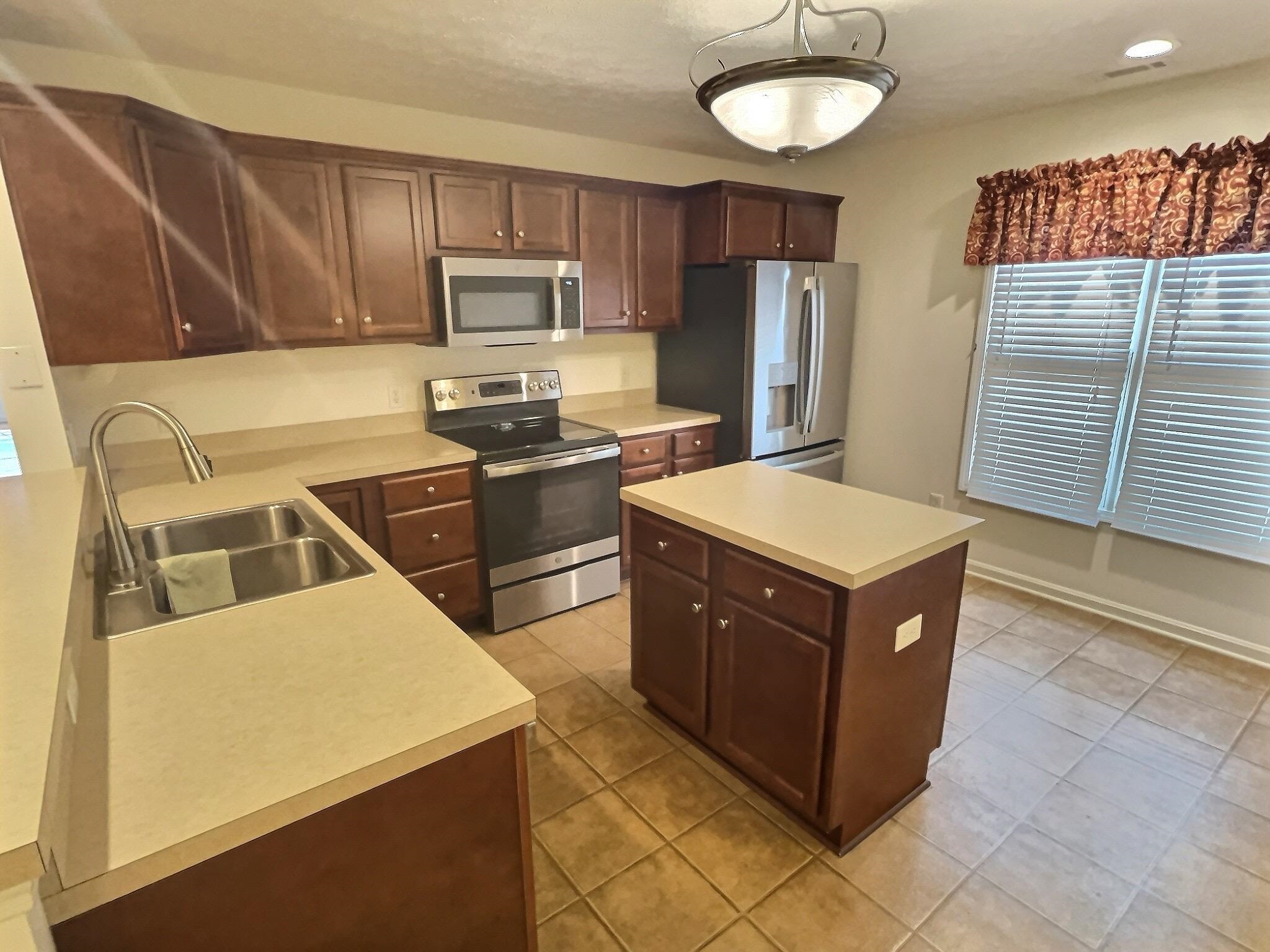 2417 Triple Crown Way, Owensboro, Kentucky 42301, 3 Bedrooms Bedrooms, ,2 BathroomsBathrooms,Single Family Residence,For Sale,Triple Crown Way,92814
