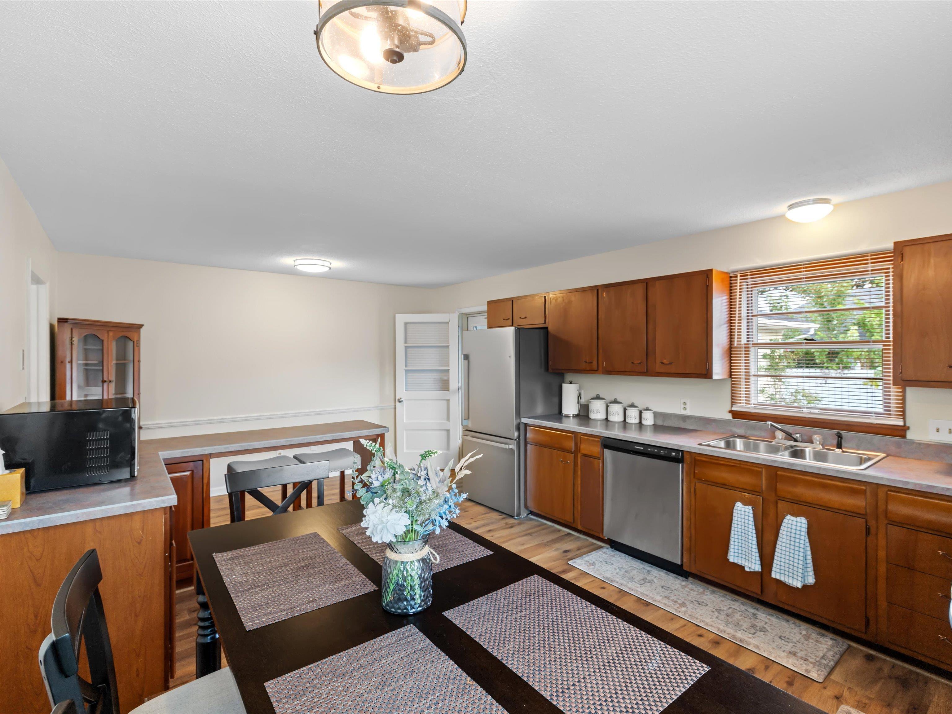 910 Walnut Park Drive, Owensboro, Kentucky 42303, 3 Bedrooms Bedrooms, ,2 BathroomsBathrooms,Single Family Residence,For Sale,Walnut Park Drive,92819