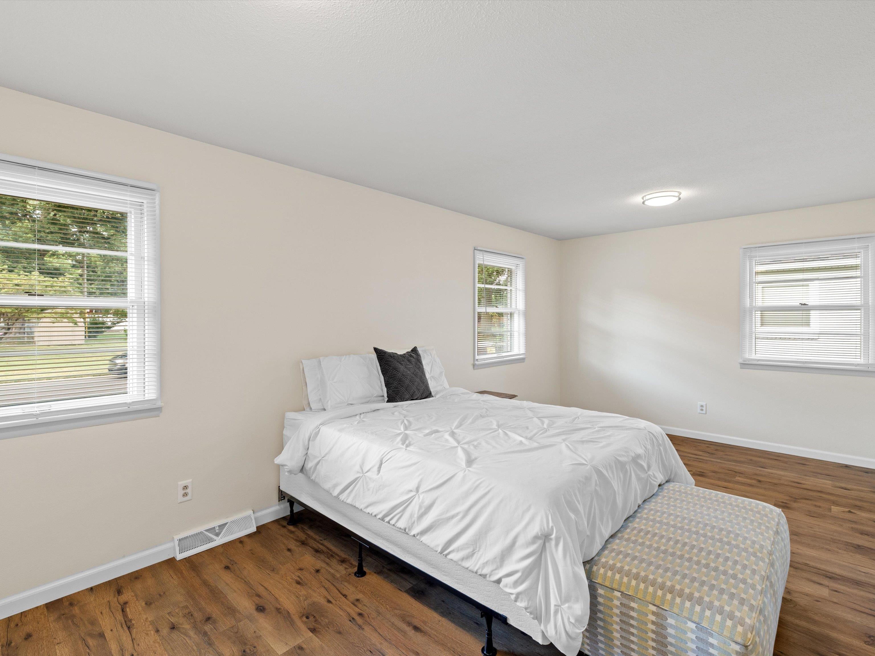 910 Walnut Park Drive, Owensboro, Kentucky 42303, 3 Bedrooms Bedrooms, ,2 BathroomsBathrooms,Single Family Residence,For Sale,Walnut Park Drive,92819