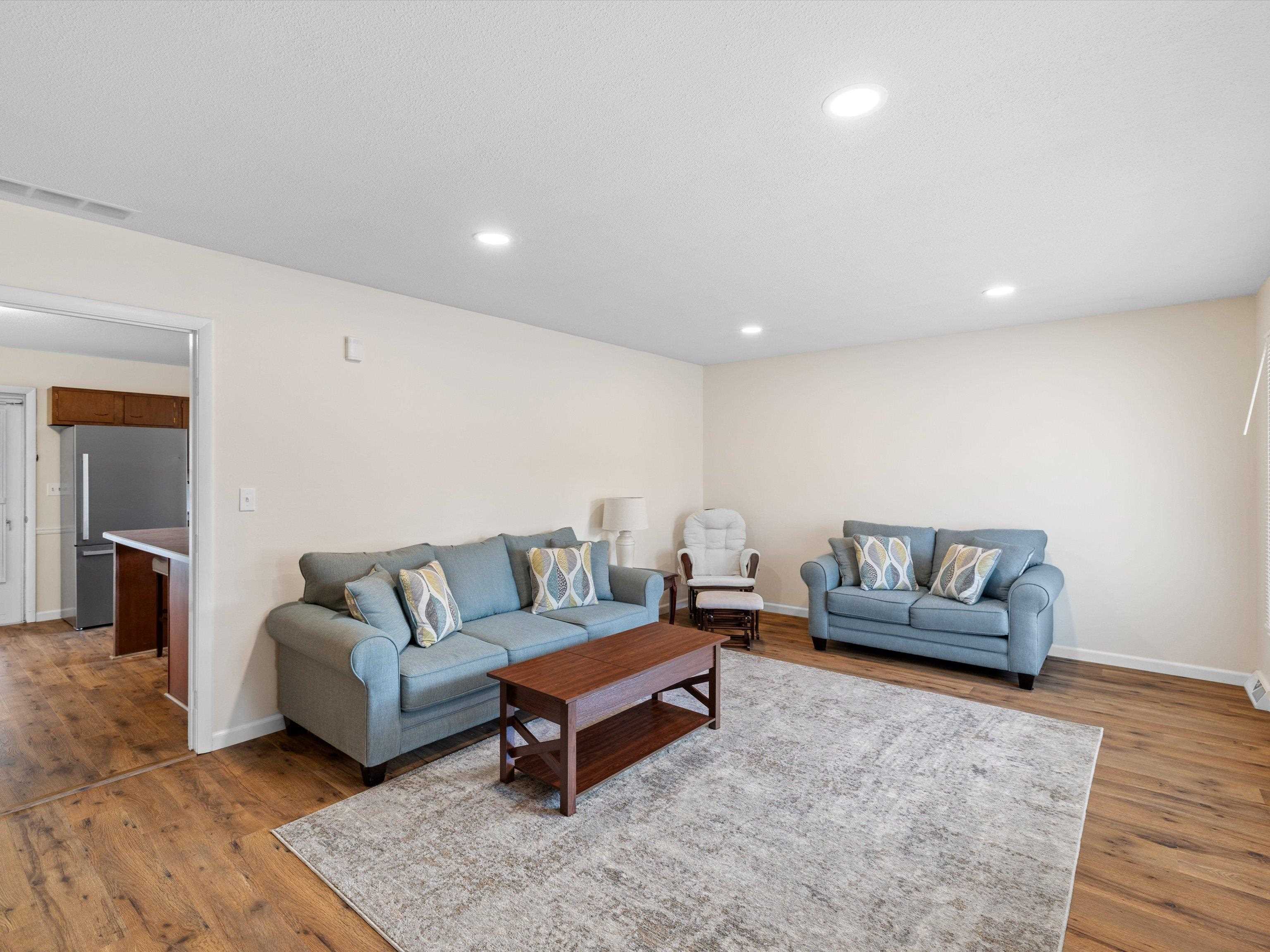 910 Walnut Park Drive, Owensboro, Kentucky 42303, 3 Bedrooms Bedrooms, ,2 BathroomsBathrooms,Single Family Residence,For Sale,Walnut Park Drive,92819