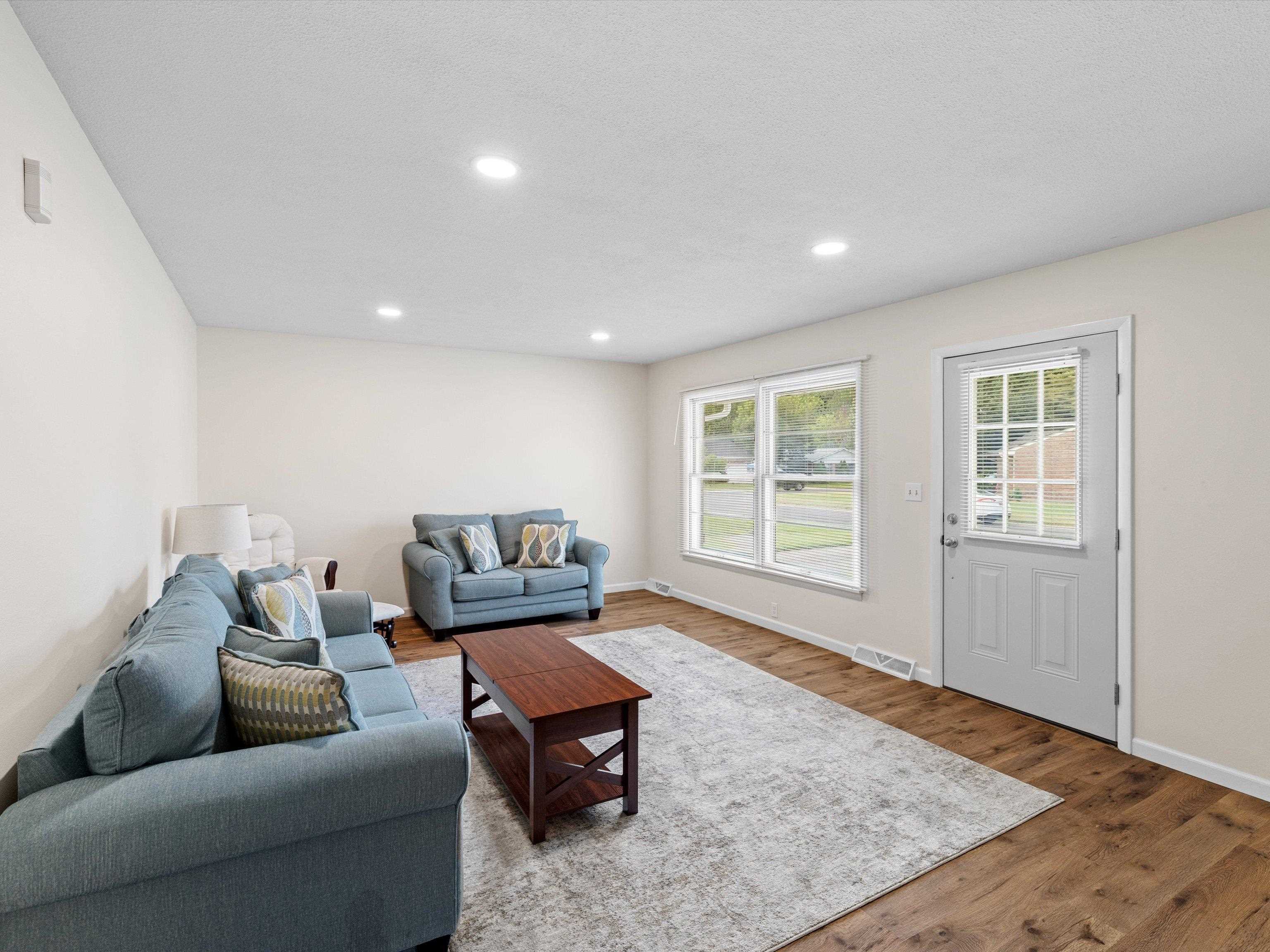 910 Walnut Park Drive, Owensboro, Kentucky 42303, 3 Bedrooms Bedrooms, ,2 BathroomsBathrooms,Single Family Residence,For Sale,Walnut Park Drive,92819
