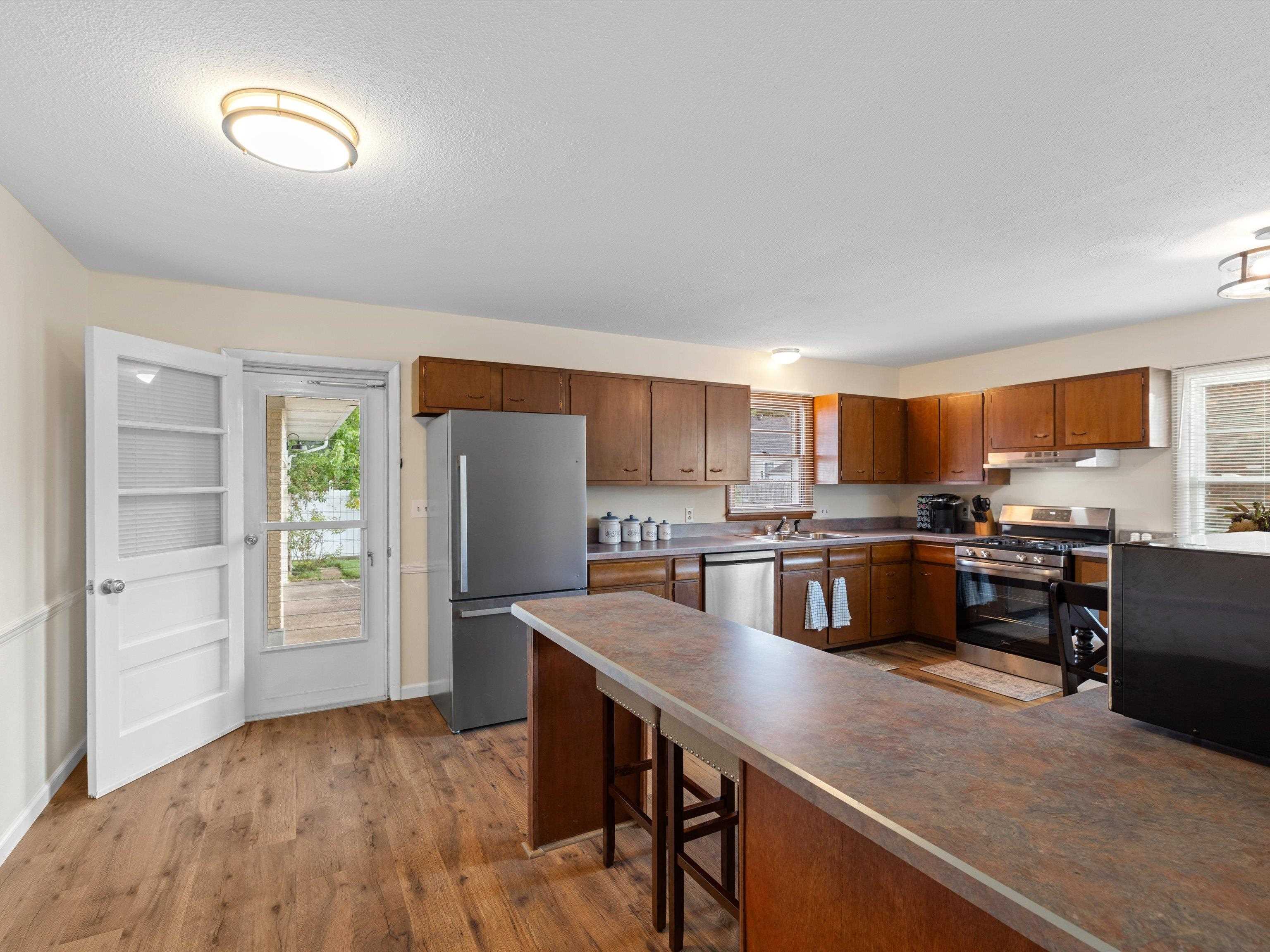 910 Walnut Park Drive, Owensboro, Kentucky 42303, 3 Bedrooms Bedrooms, ,2 BathroomsBathrooms,Single Family Residence,For Sale,Walnut Park Drive,92819