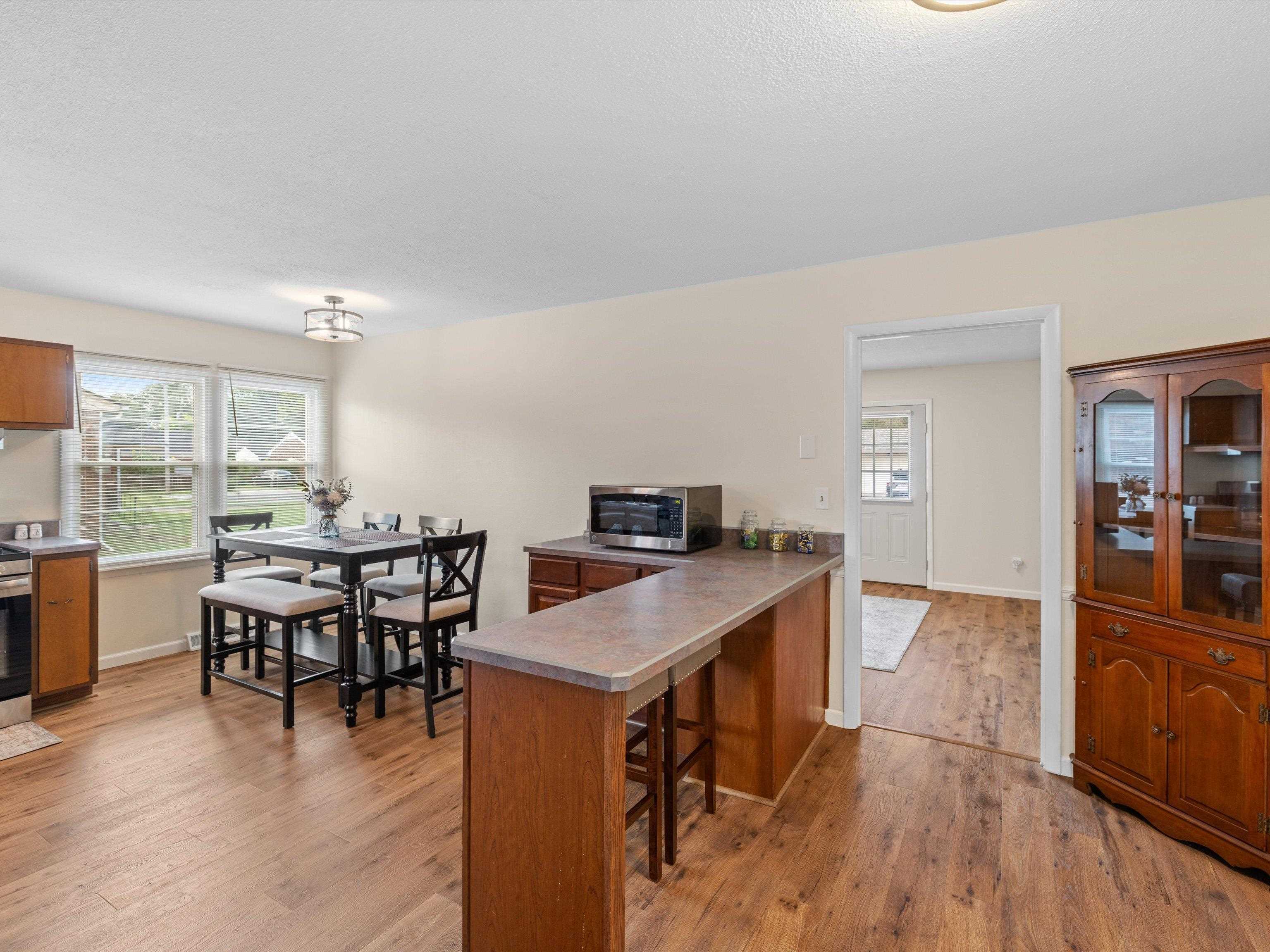 910 Walnut Park Drive, Owensboro, Kentucky 42303, 3 Bedrooms Bedrooms, ,2 BathroomsBathrooms,Single Family Residence,For Sale,Walnut Park Drive,92819