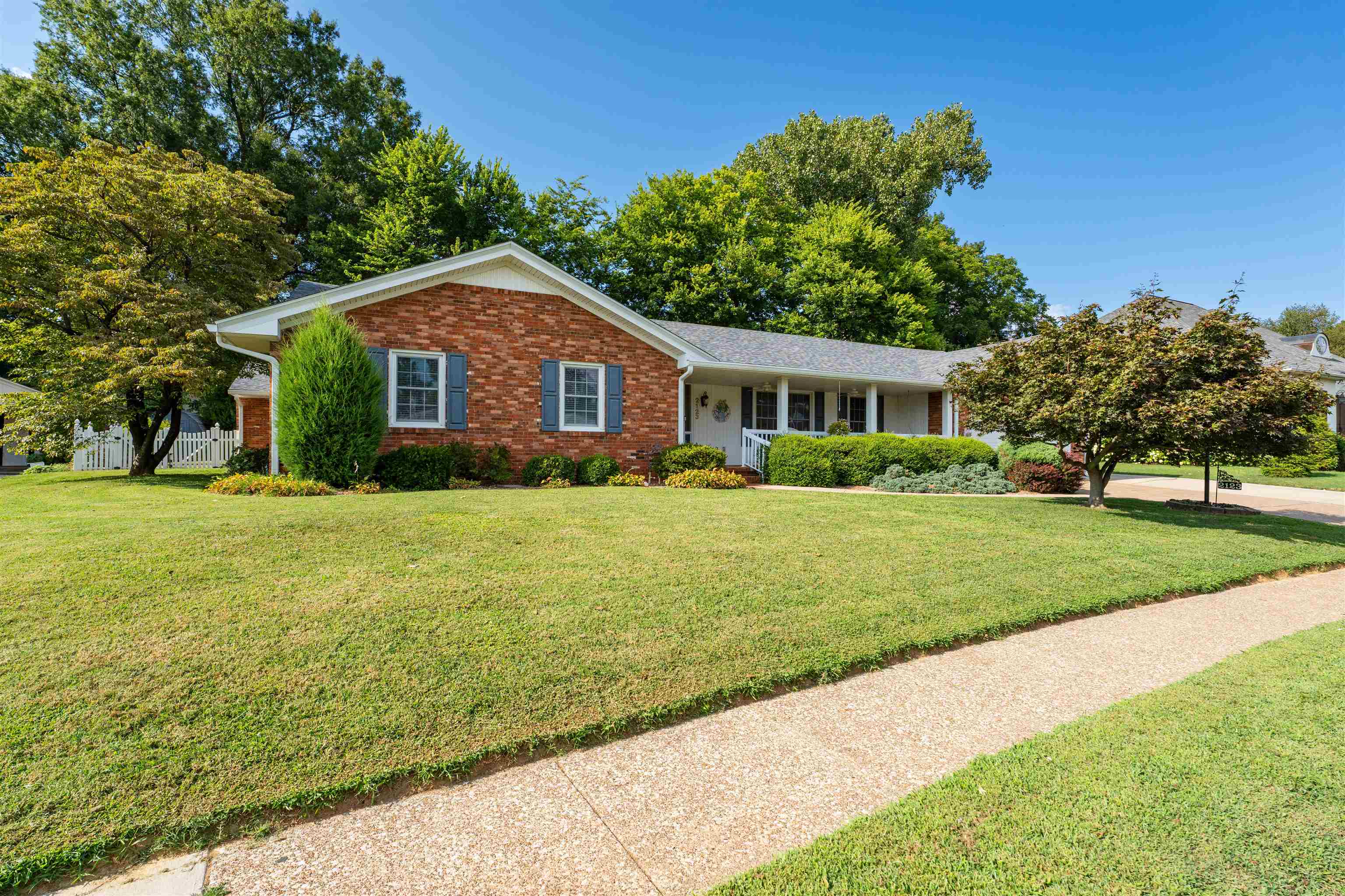 2123 Fieldcrest Dr, Owensboro, Kentucky 42301, 4 Bedrooms Bedrooms, ,2 BathroomsBathrooms,Single Family Residence,For Sale,Fieldcrest Dr,92820