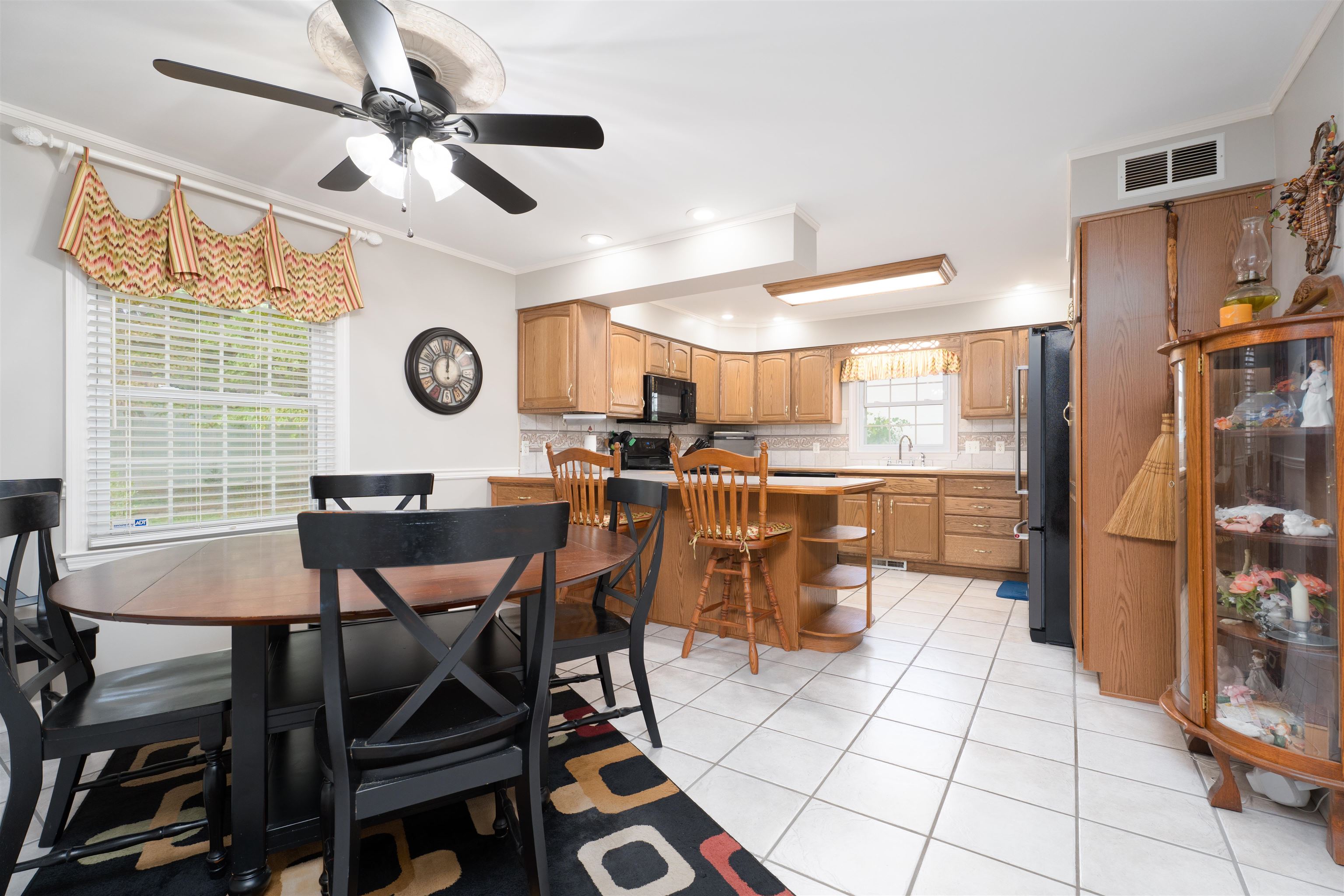 2123 Fieldcrest Dr, Owensboro, Kentucky 42301, 4 Bedrooms Bedrooms, ,2 BathroomsBathrooms,Single Family Residence,For Sale,Fieldcrest Dr,92820