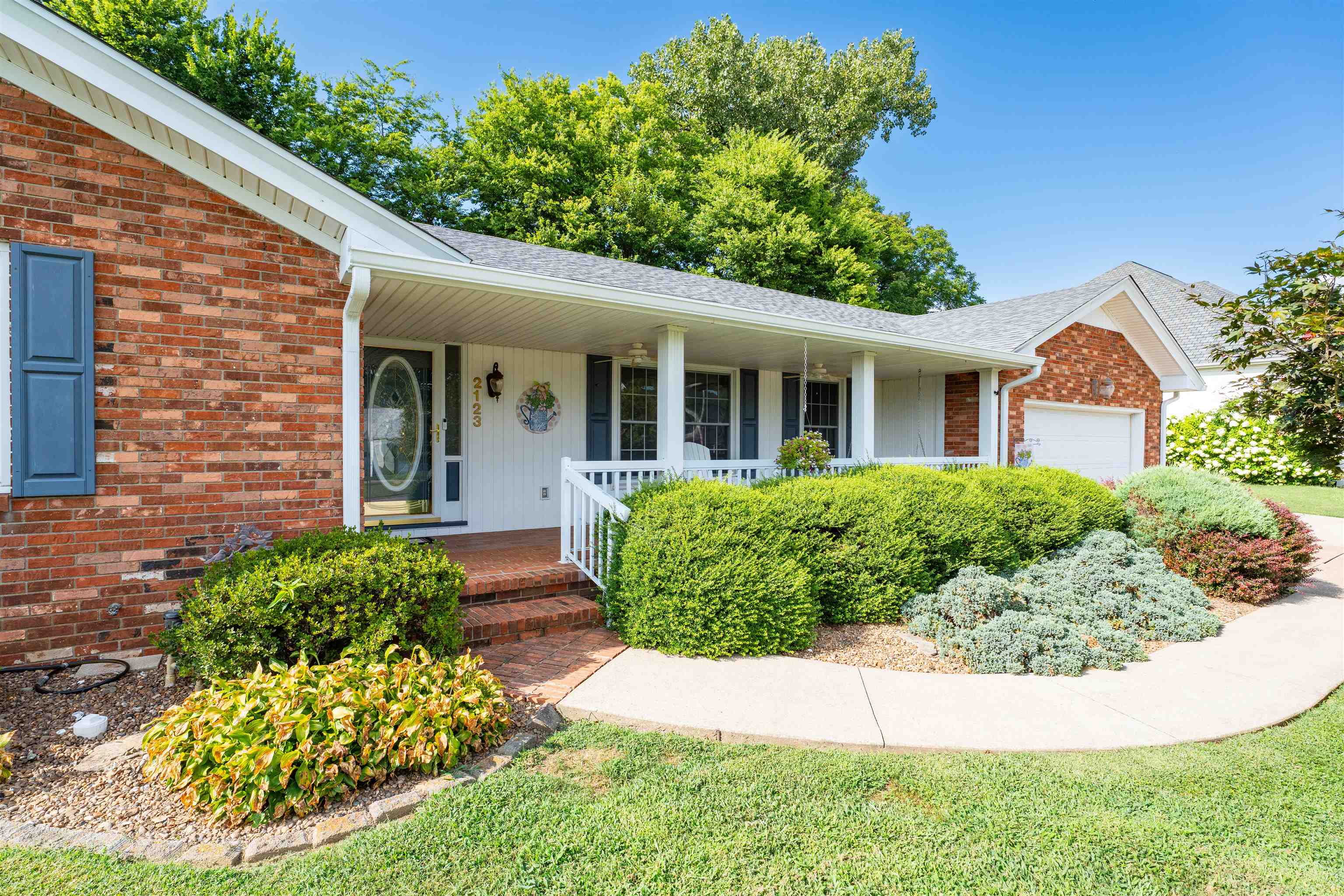 2123 Fieldcrest Dr, Owensboro, Kentucky 42301, 4 Bedrooms Bedrooms, ,2 BathroomsBathrooms,Single Family Residence,For Sale,Fieldcrest Dr,92820