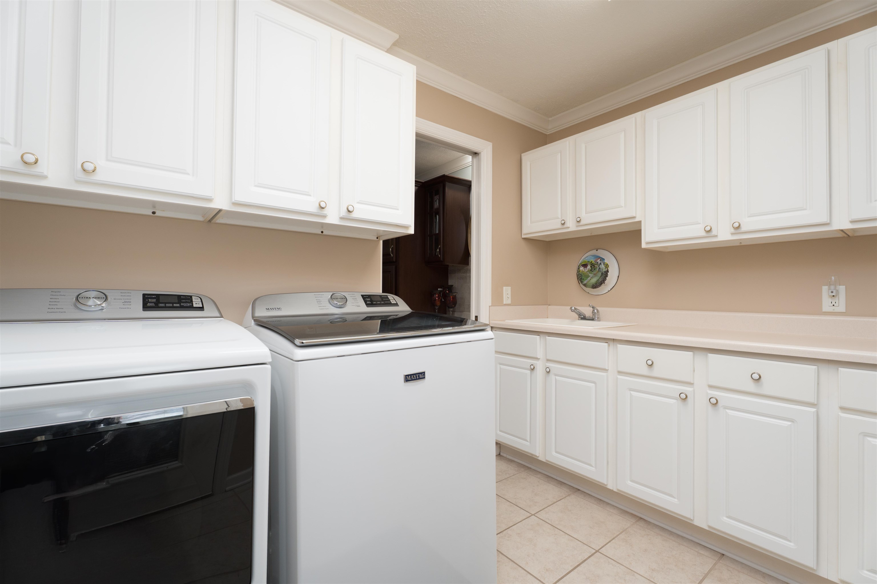 2123 Fieldcrest Dr, Owensboro, Kentucky 42301, 4 Bedrooms Bedrooms, ,2 BathroomsBathrooms,Single Family Residence,For Sale,Fieldcrest Dr,92820