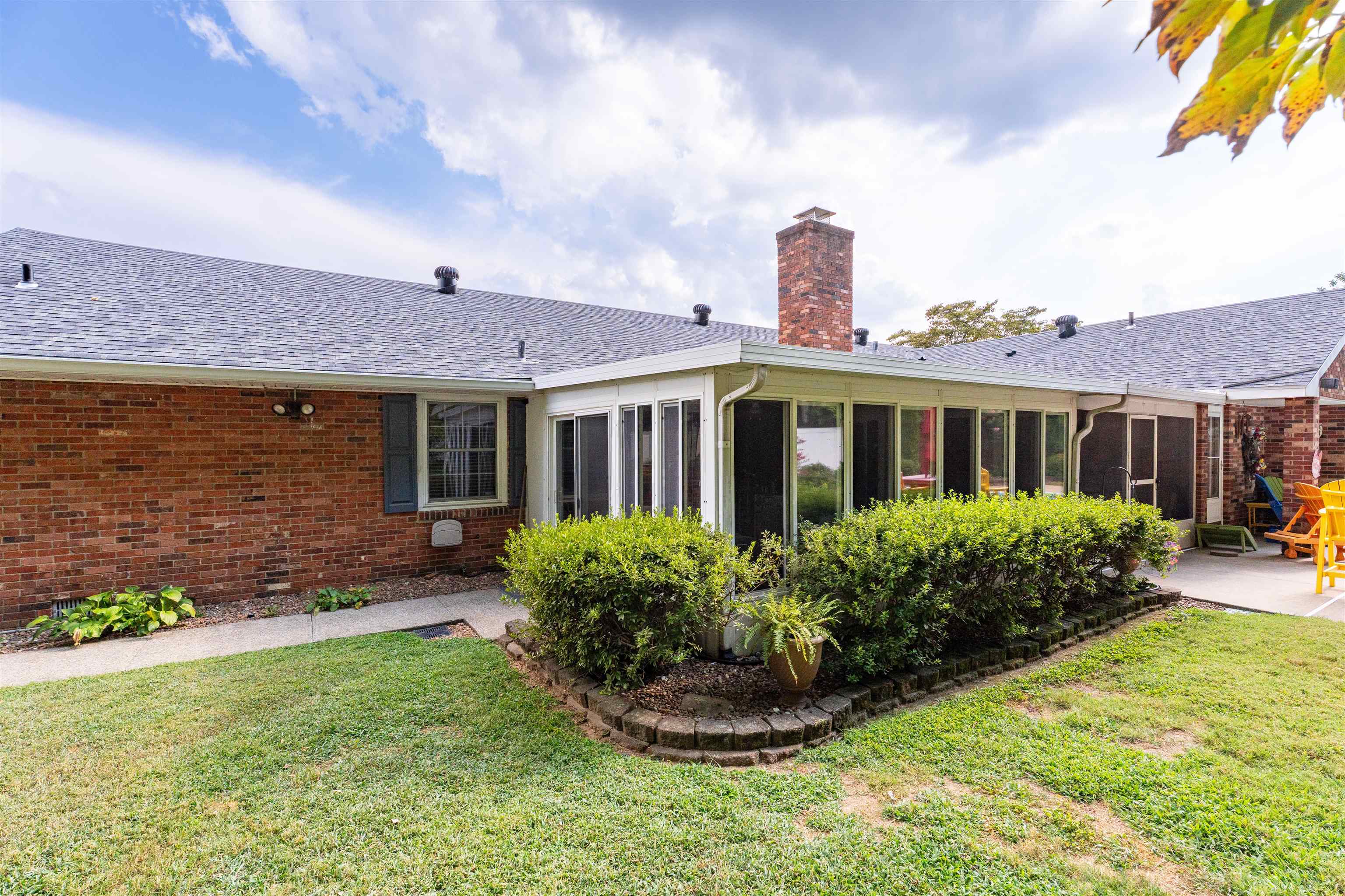 2123 Fieldcrest Dr, Owensboro, Kentucky 42301, 4 Bedrooms Bedrooms, ,2 BathroomsBathrooms,Single Family Residence,For Sale,Fieldcrest Dr,92820
