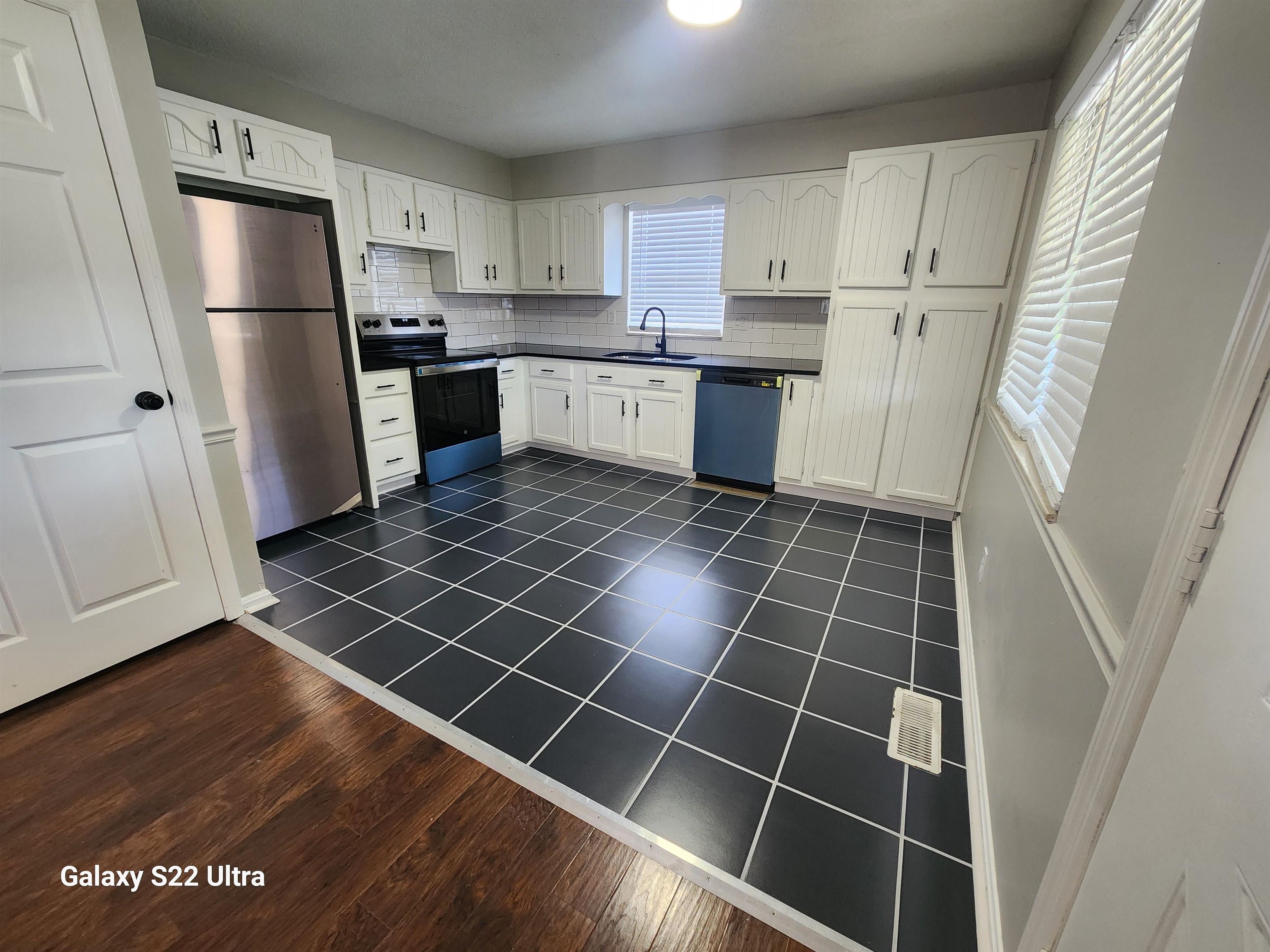 224 Watson Lane, Henderson, Kentucky 42420, 3 Bedrooms Bedrooms, ,1 BathroomBathrooms,Single Family Residence,For Sale,Watson Lane,92821