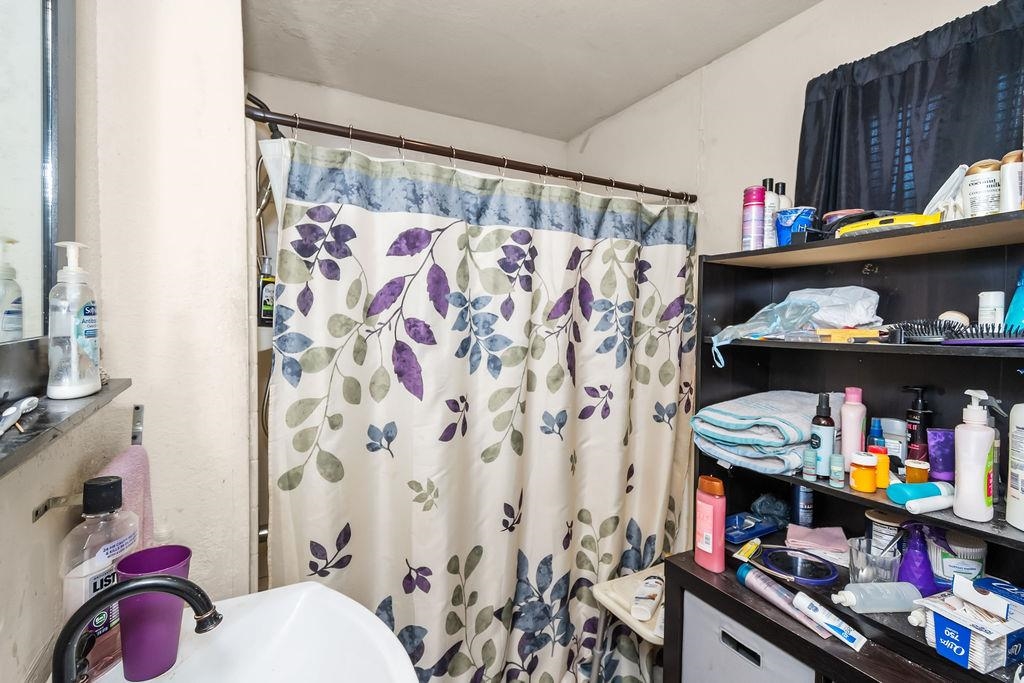1020 Jackson St, Owensboro, Kentucky 42303, 2 Bedrooms Bedrooms, ,1 BathroomBathrooms,Single Family Residence,For Sale,Jackson St,92826