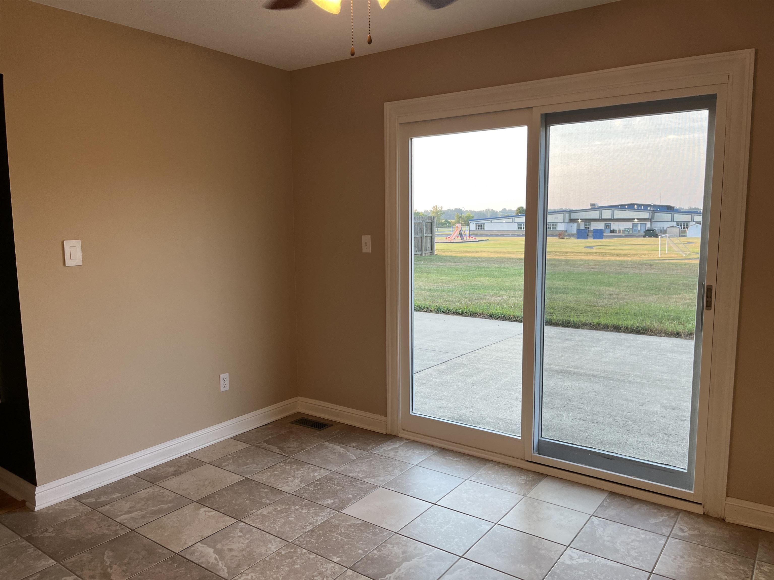5345 Meadow Run Dr, Owensboro, Kentucky 42301, 3 Bedrooms Bedrooms, ,2 BathroomsBathrooms,Single Family Residence,For Sale,Meadow Run Dr,92829