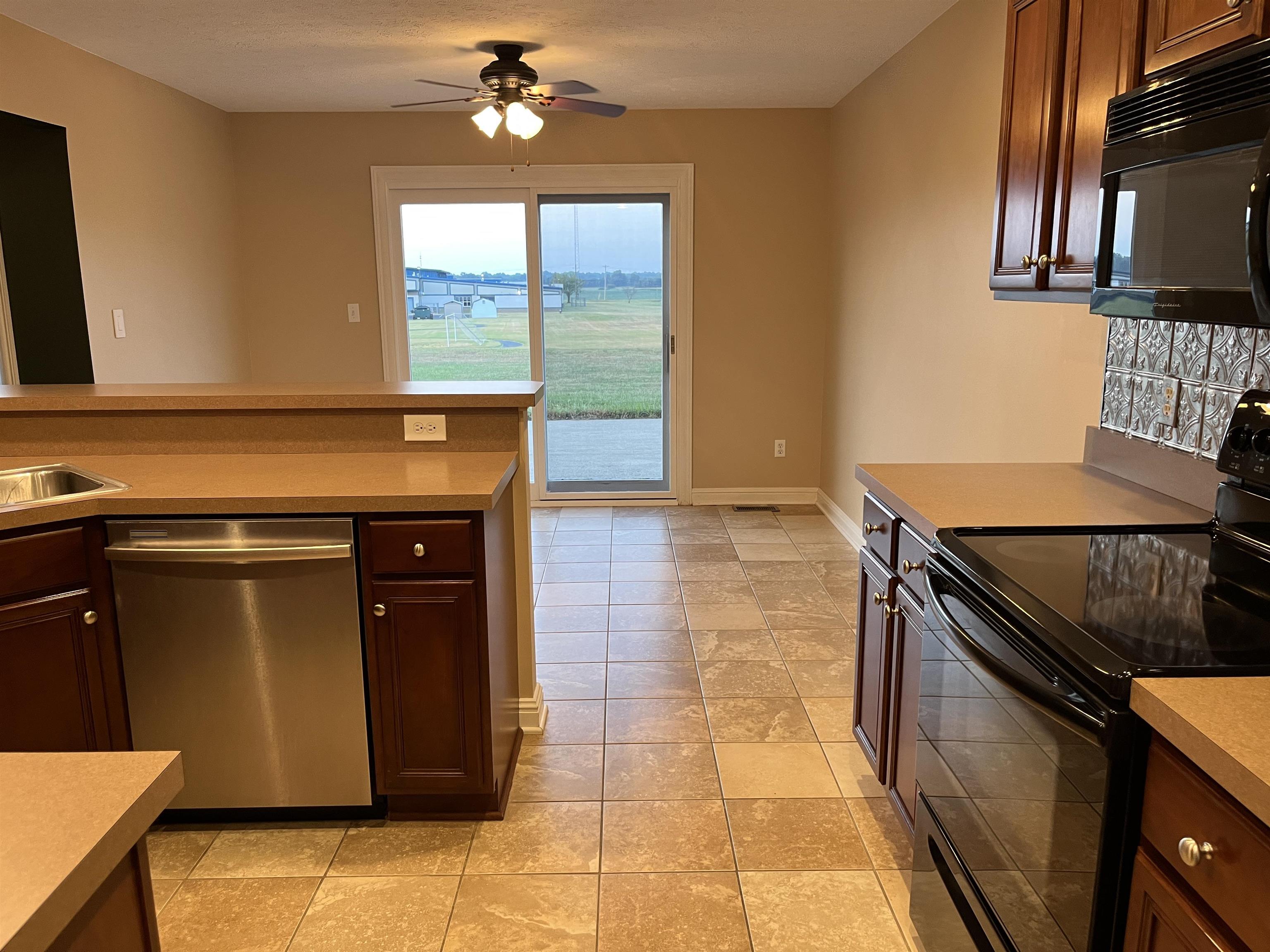 5345 Meadow Run Dr, Owensboro, Kentucky 42301, 3 Bedrooms Bedrooms, ,2 BathroomsBathrooms,Single Family Residence,For Sale,Meadow Run Dr,92829