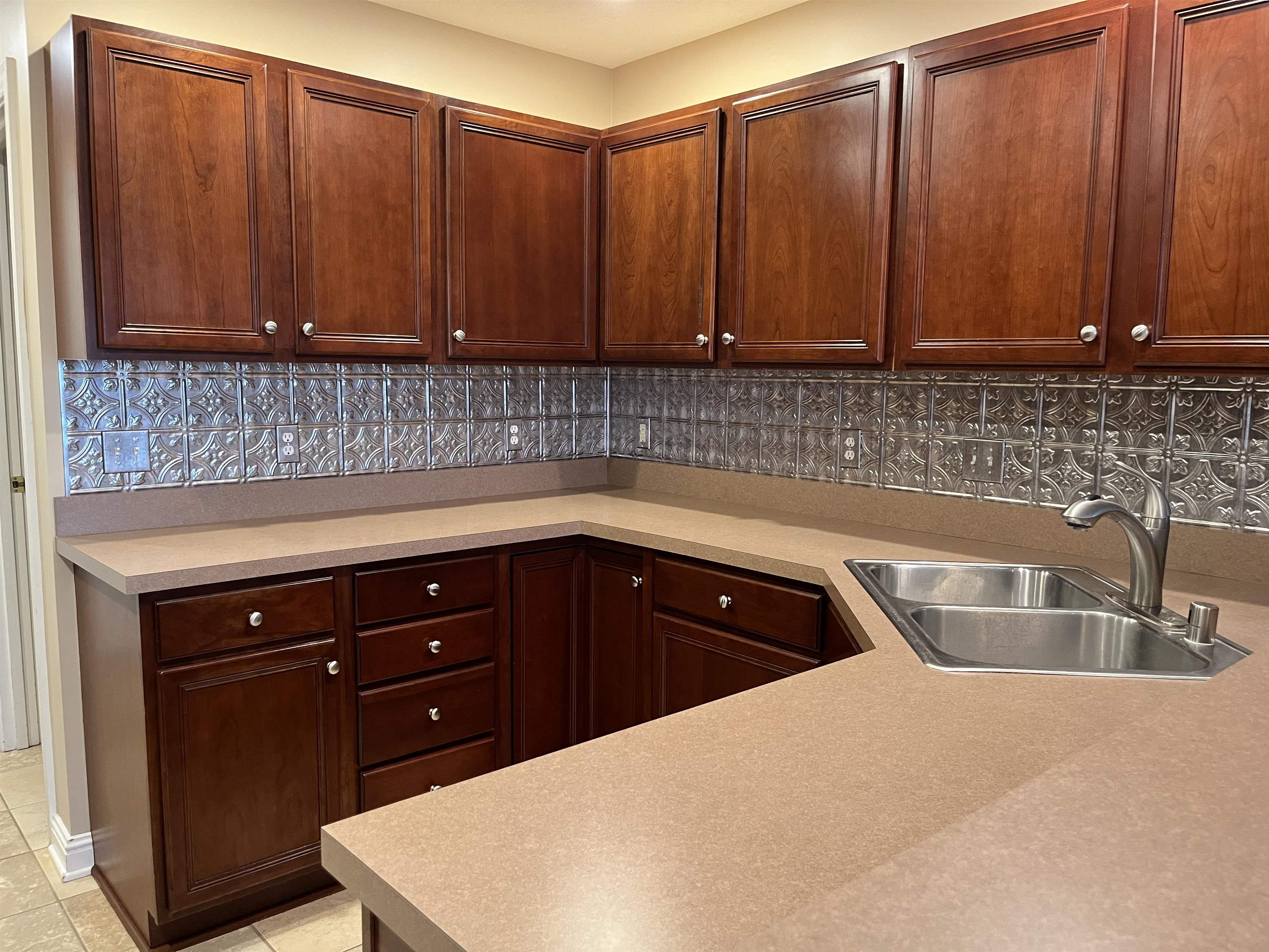 5345 Meadow Run Dr, Owensboro, Kentucky 42301, 3 Bedrooms Bedrooms, ,2 BathroomsBathrooms,Single Family Residence,For Sale,Meadow Run Dr,92829