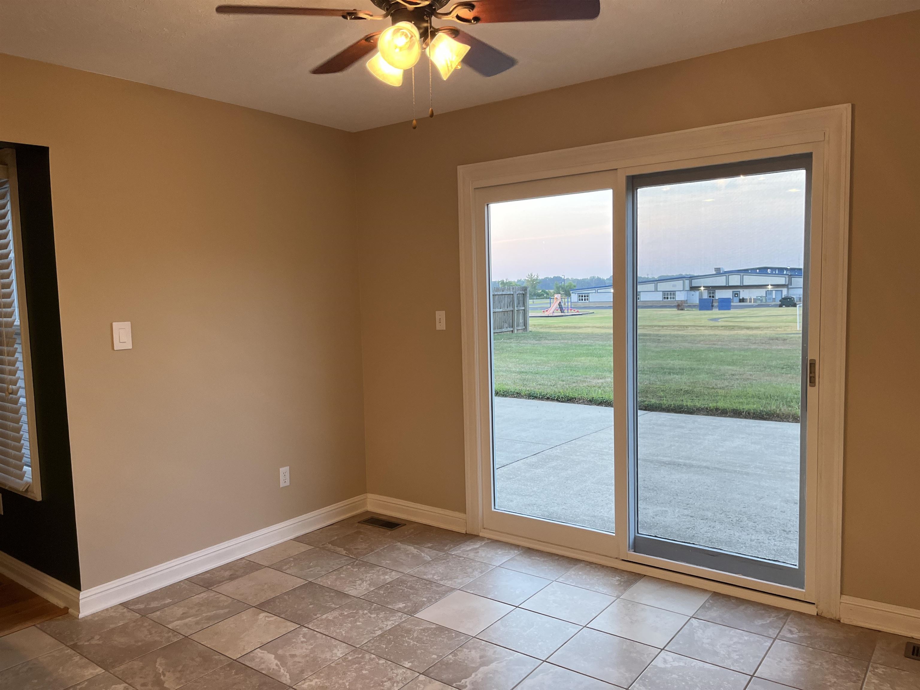 5345 Meadow Run Dr, Owensboro, Kentucky 42301, 3 Bedrooms Bedrooms, ,2 BathroomsBathrooms,Single Family Residence,For Sale,Meadow Run Dr,92829