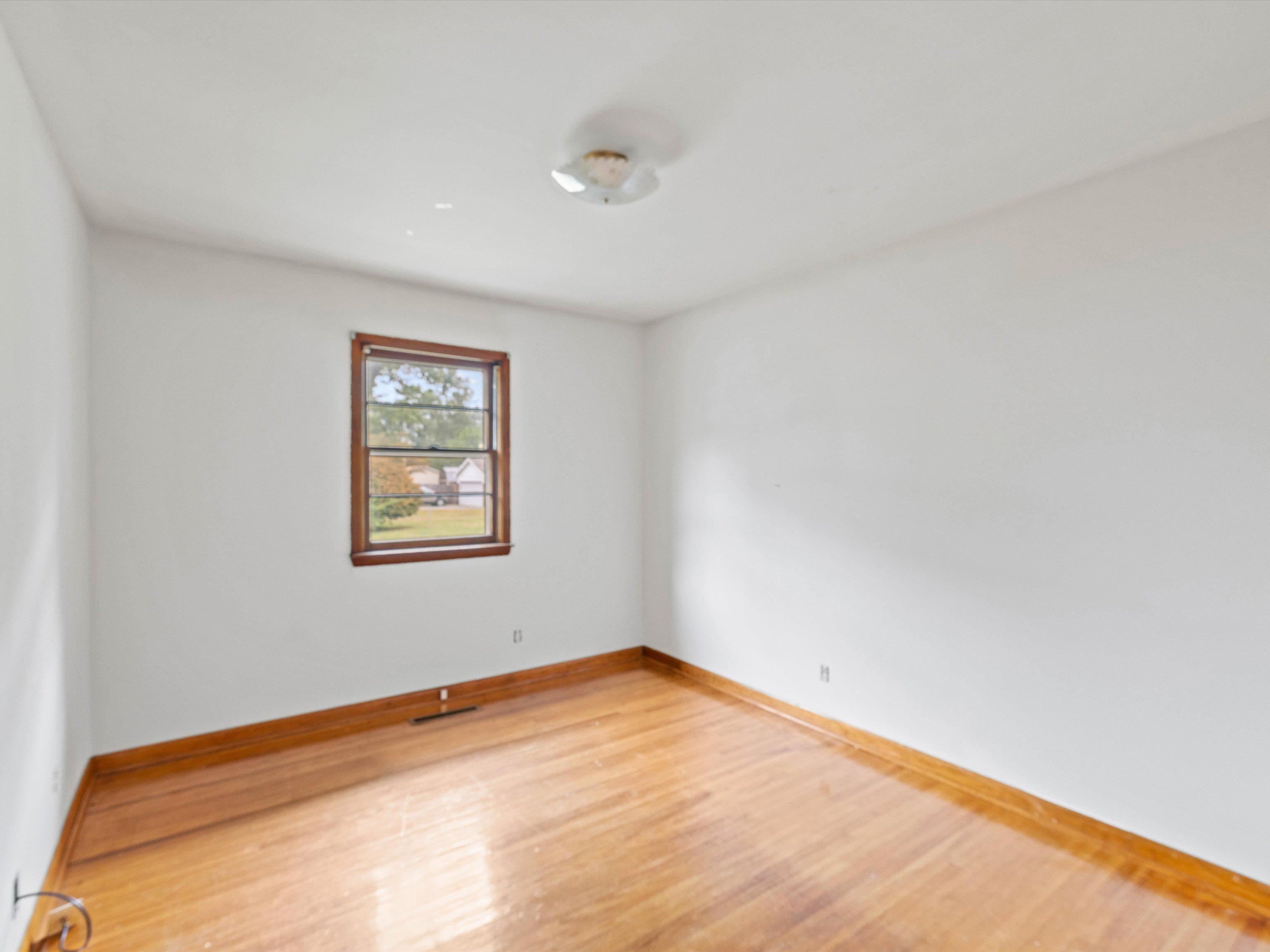 2412 Elm St., Henderson, Kentucky 42420, 4 Bedrooms Bedrooms, ,2 BathroomsBathrooms,Single Family Residence,For Sale,Elm St.,92838
