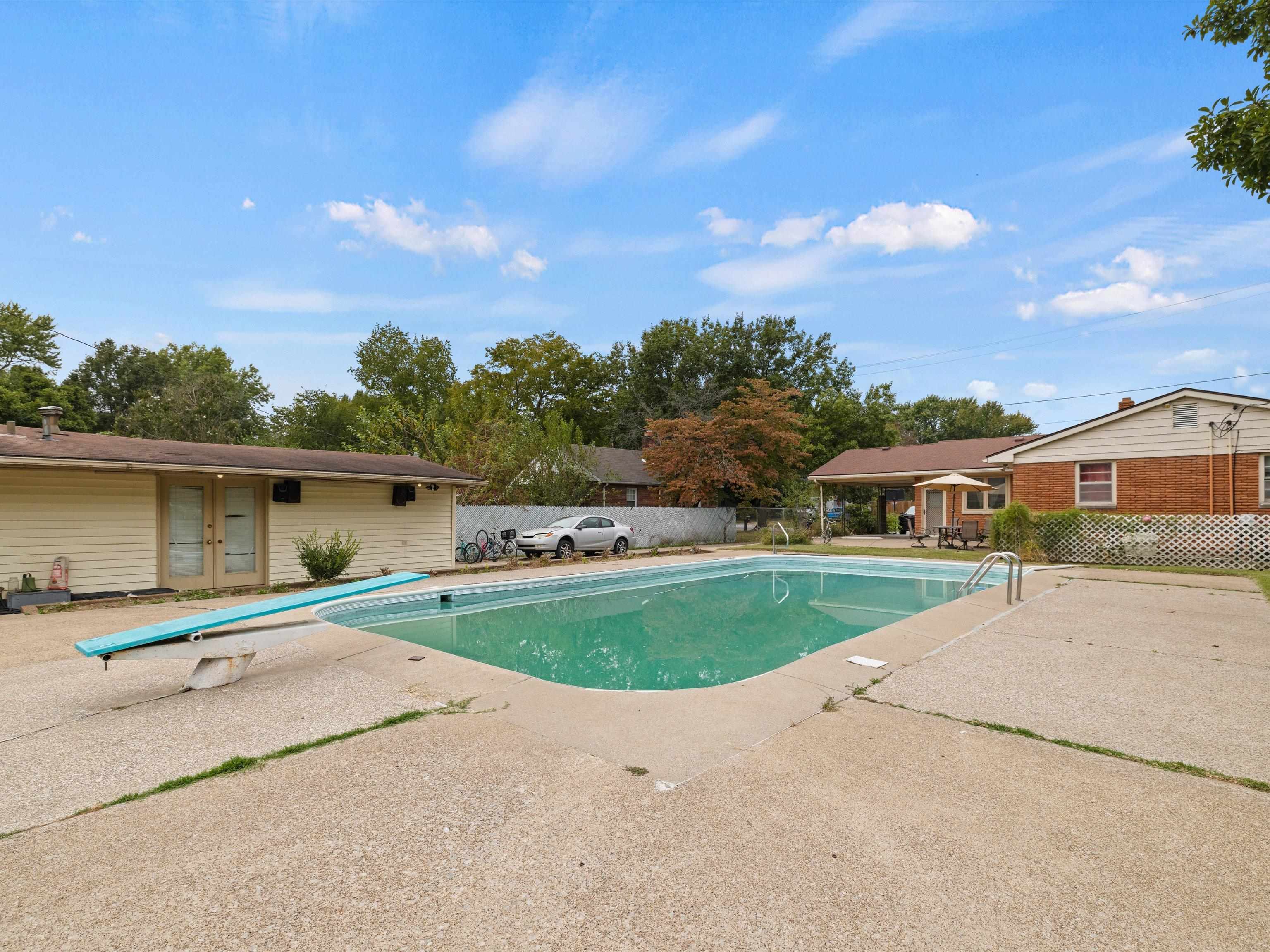 2412 Elm St., Henderson, Kentucky 42420, 4 Bedrooms Bedrooms, ,2 BathroomsBathrooms,Single Family Residence,For Sale,Elm St.,92838
