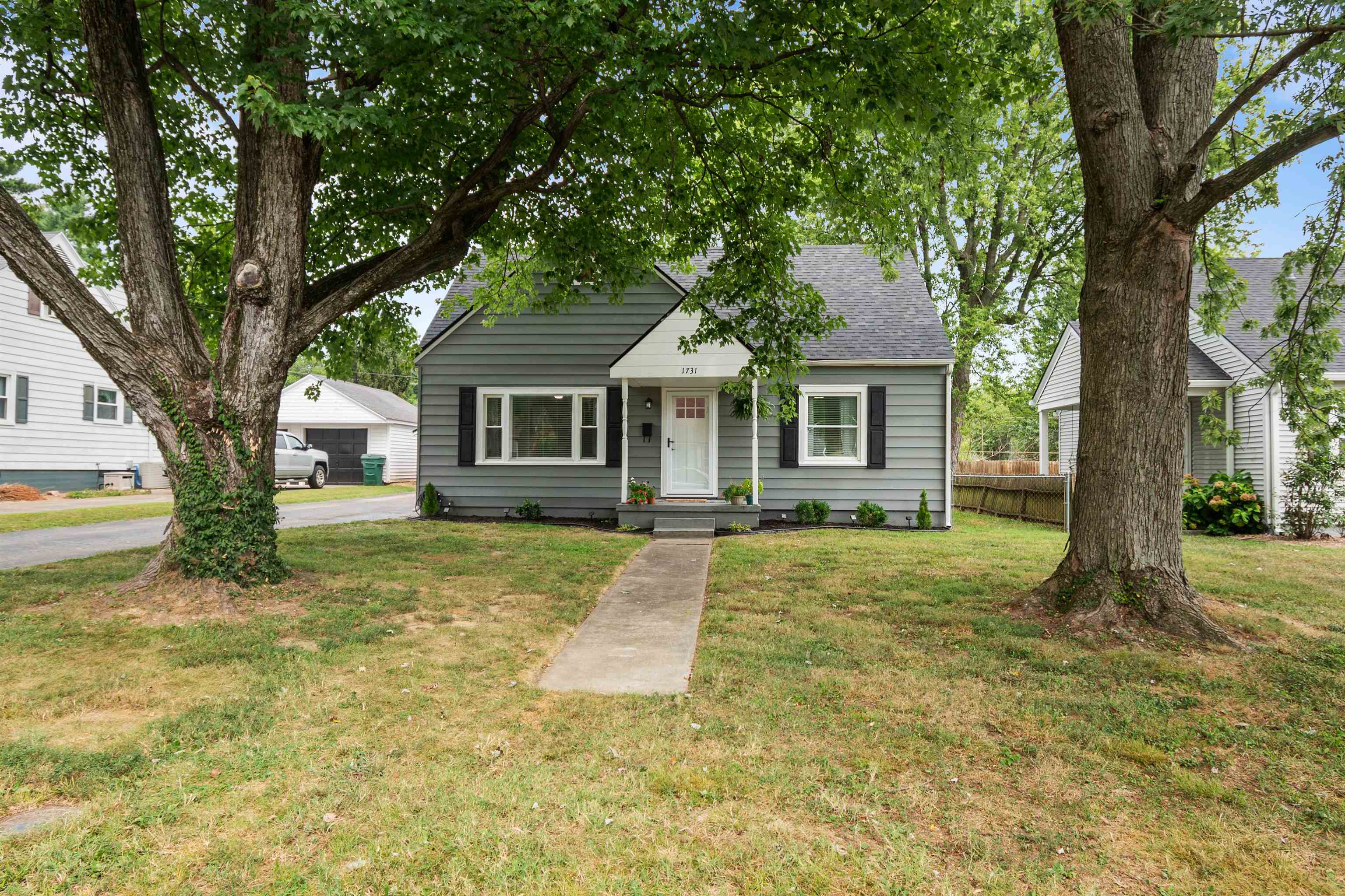 1731 Cherokee Drive, Owensboro, Kentucky 42301, 3 Bedrooms Bedrooms, ,1 BathroomBathrooms,Single Family Residence,For Sale,Cherokee Drive,92840