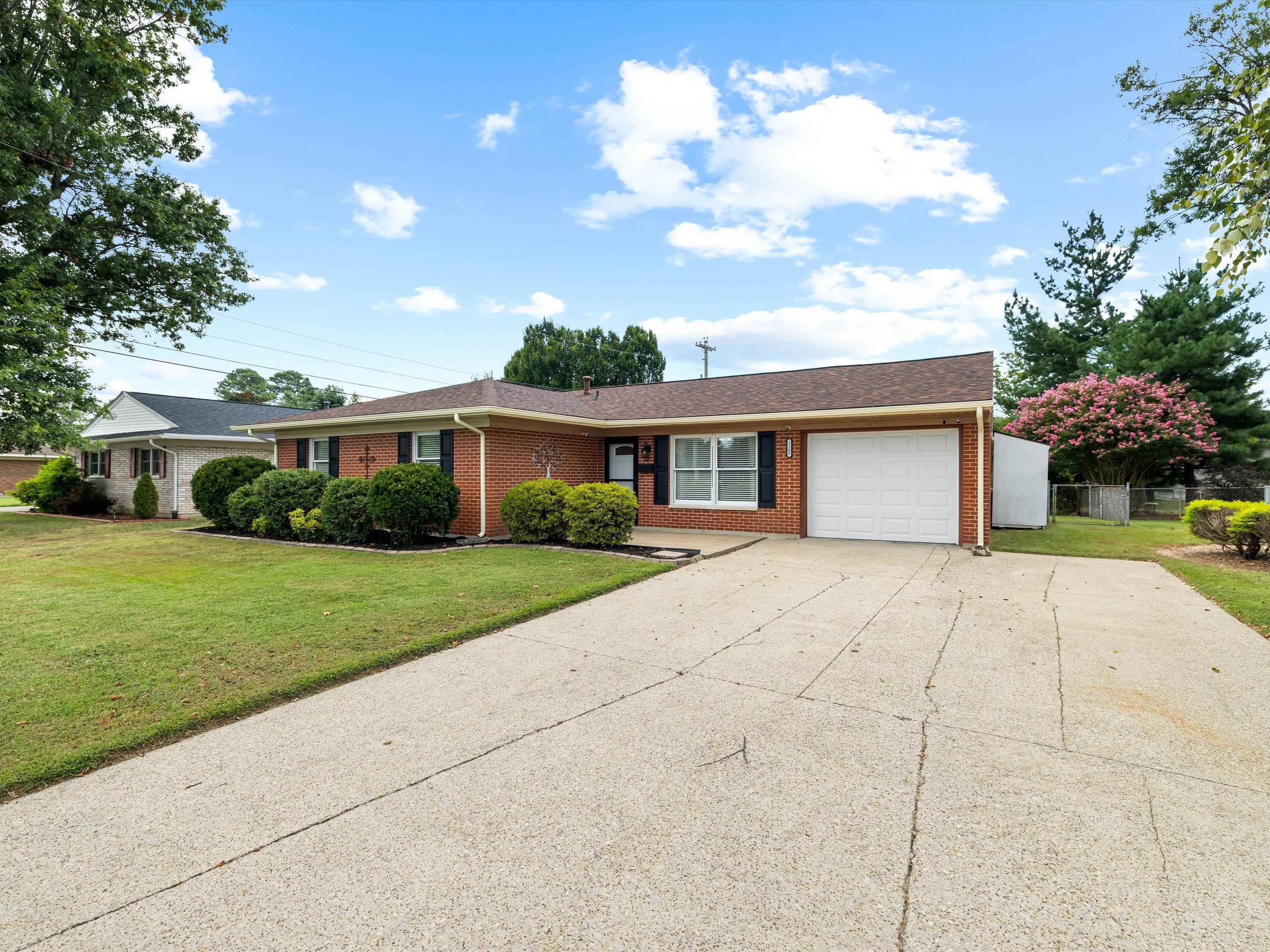 2309 Chateaugay Loop, Owensboro, Kentucky 42301, 3 Bedrooms Bedrooms, ,2 BathroomsBathrooms,Single Family Residence,For Sale,Chateaugay Loop,92861
