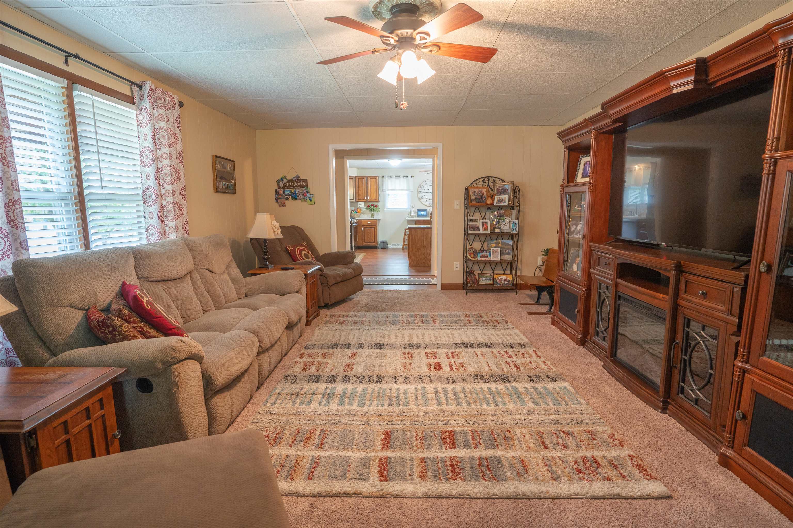 8504 Hwy 81, Daviess Co, Kentucky 42301, 2 Bedrooms Bedrooms, ,2 BathroomsBathrooms,Single Family Residence,For Sale,Hwy 81,92863
