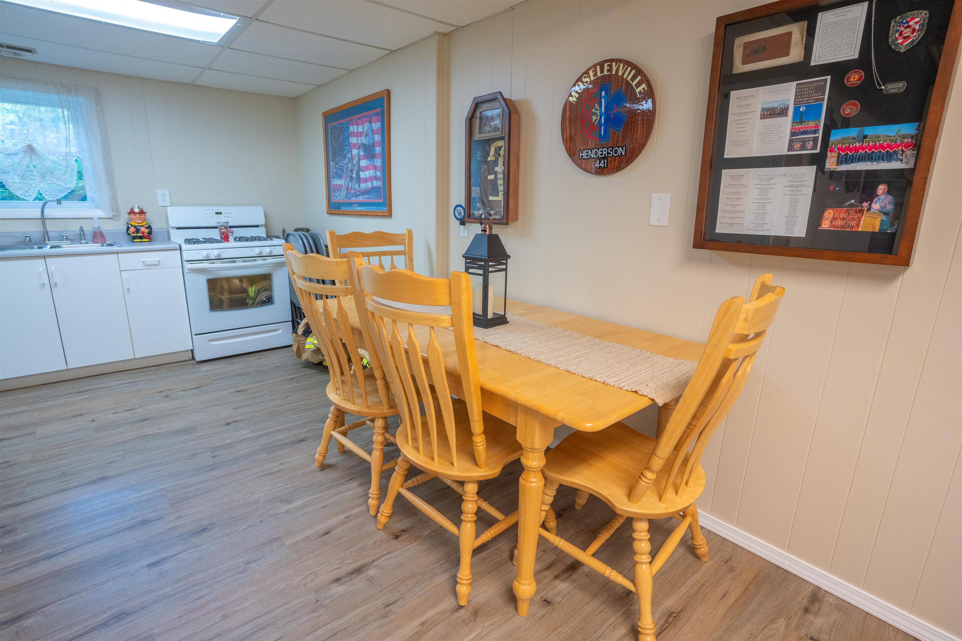 8504 Hwy 81, Daviess Co, Kentucky 42301, 2 Bedrooms Bedrooms, ,2 BathroomsBathrooms,Single Family Residence,For Sale,Hwy 81,92863