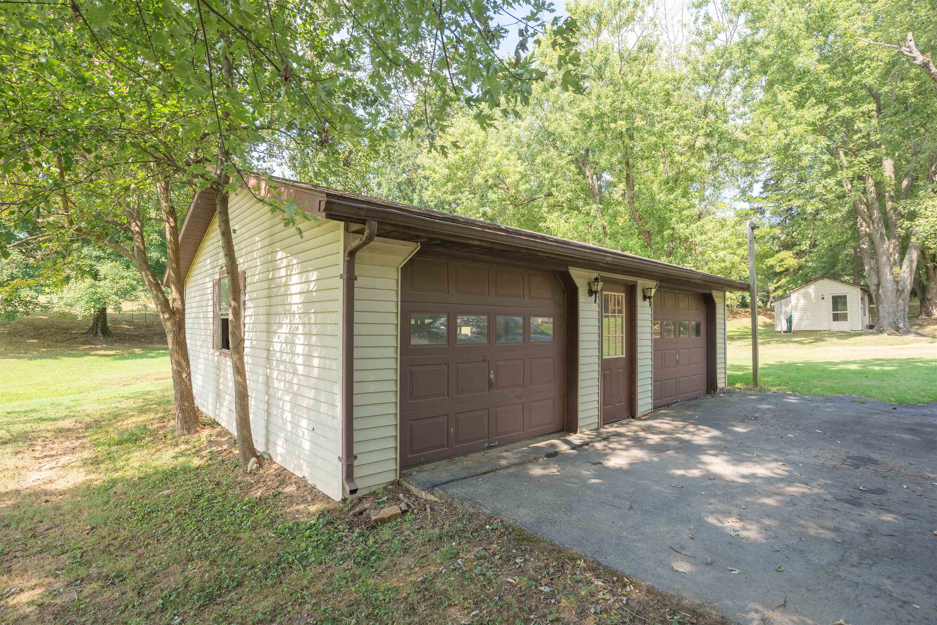 8504 Hwy 81, Daviess Co, Kentucky 42301, 2 Bedrooms Bedrooms, ,2 BathroomsBathrooms,Single Family Residence,For Sale,Hwy 81,92863