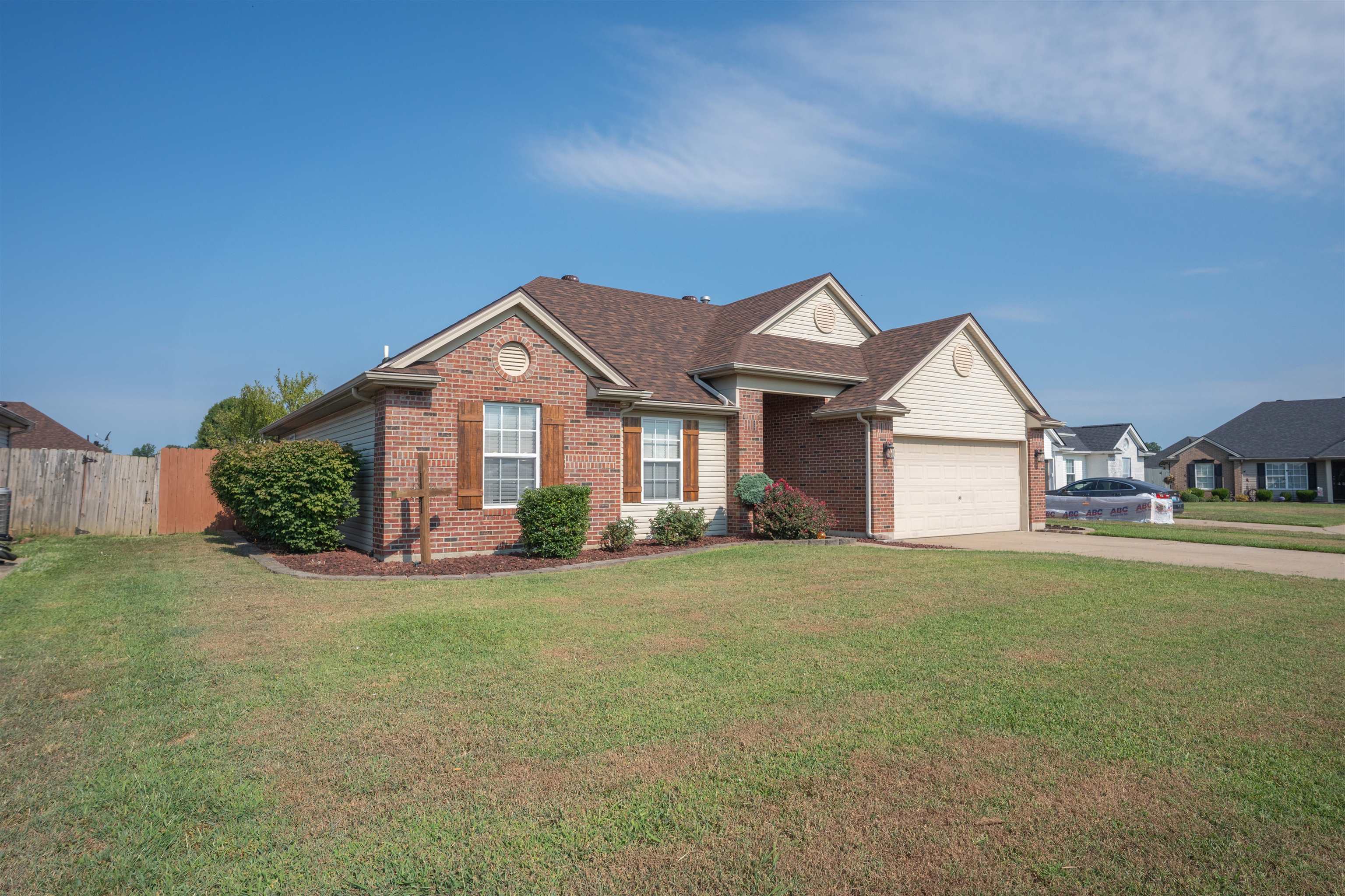 420 Newbury Ct, Owensboro, Kentucky 42301, 3 Bedrooms Bedrooms, ,2 BathroomsBathrooms,Single Family Residence,For Sale,Newbury Ct,92867