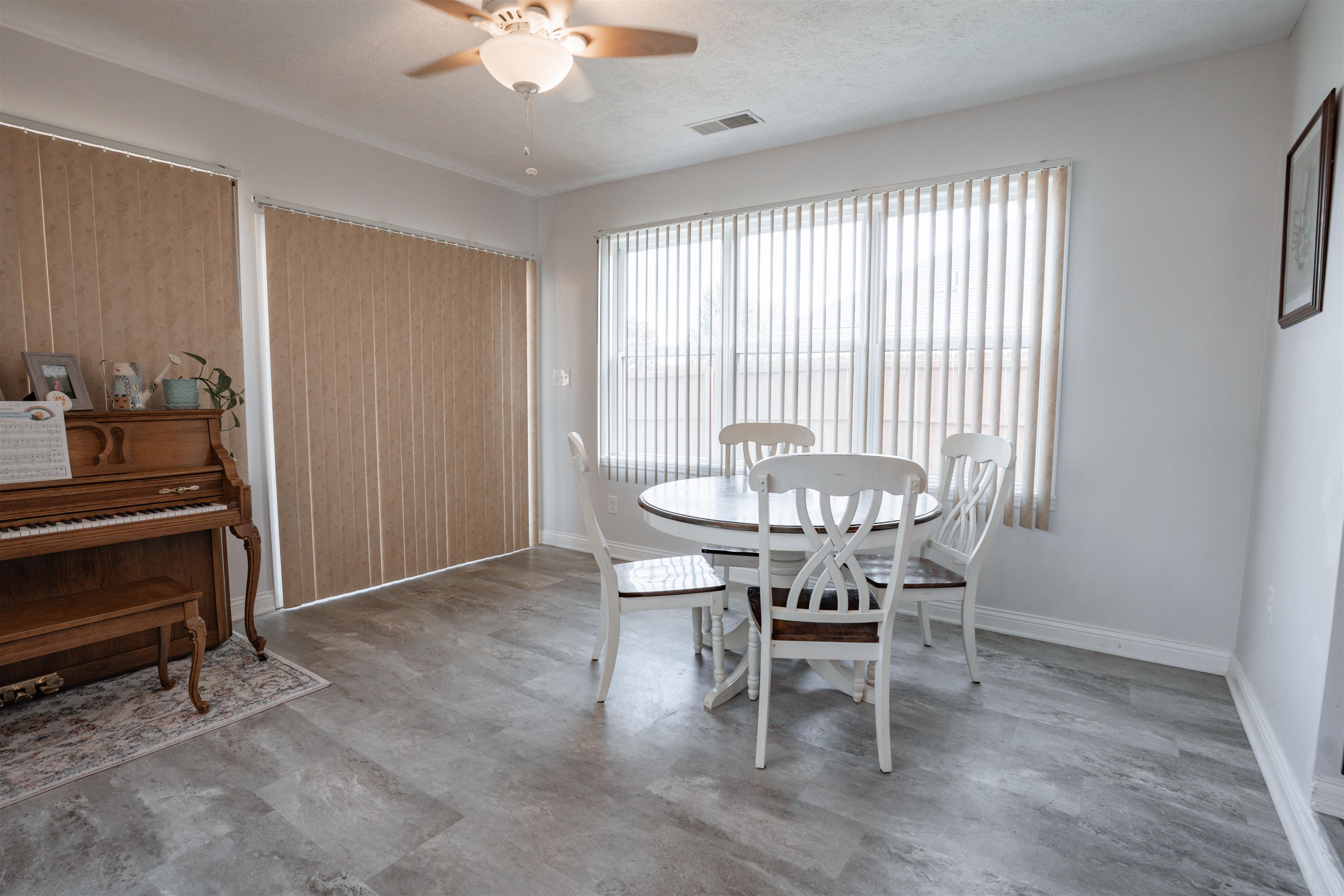 420 Newbury Ct, Owensboro, Kentucky 42301, 3 Bedrooms Bedrooms, ,2 BathroomsBathrooms,Single Family Residence,For Sale,Newbury Ct,92867