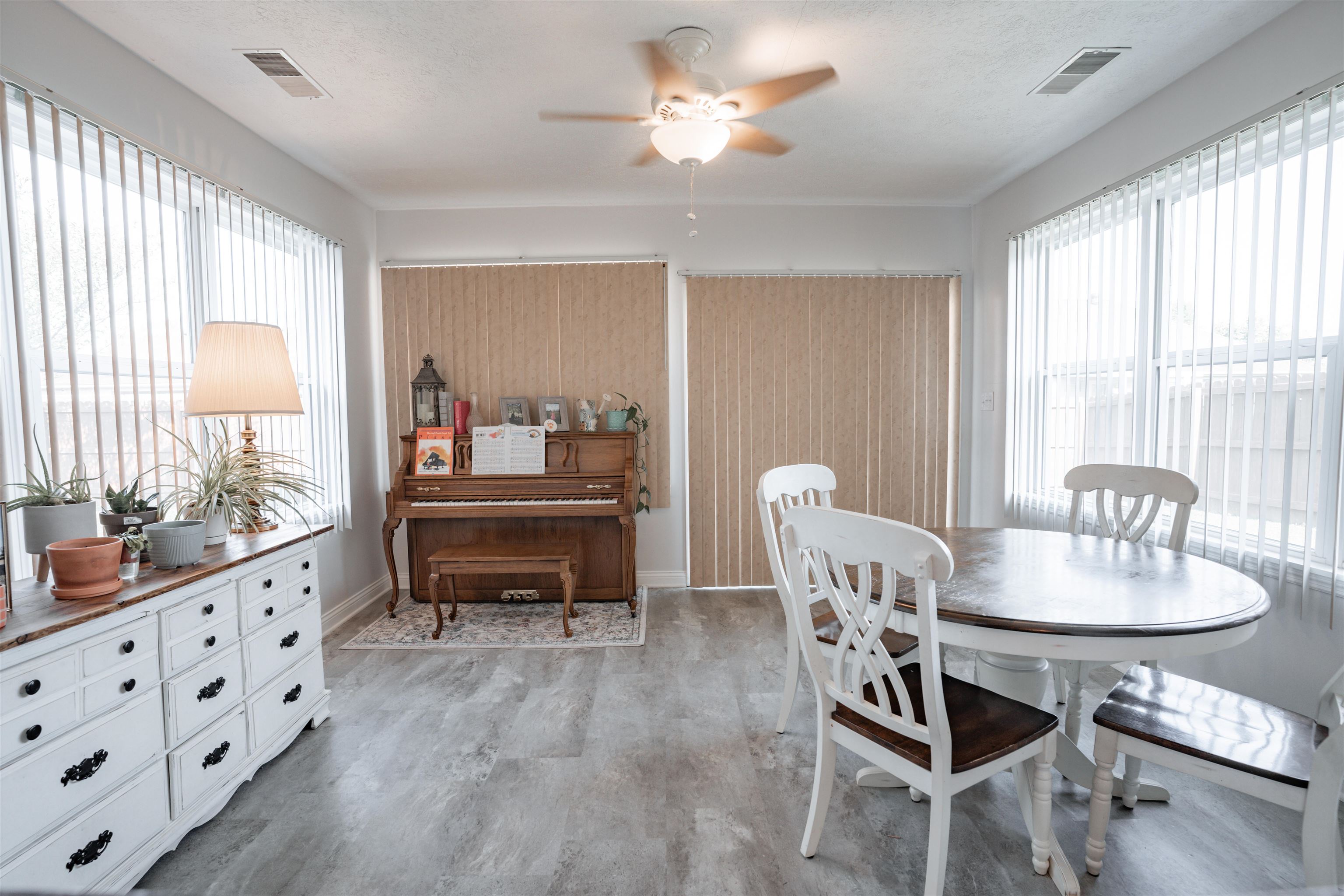 420 Newbury Ct, Owensboro, Kentucky 42301, 3 Bedrooms Bedrooms, ,2 BathroomsBathrooms,Single Family Residence,For Sale,Newbury Ct,92867