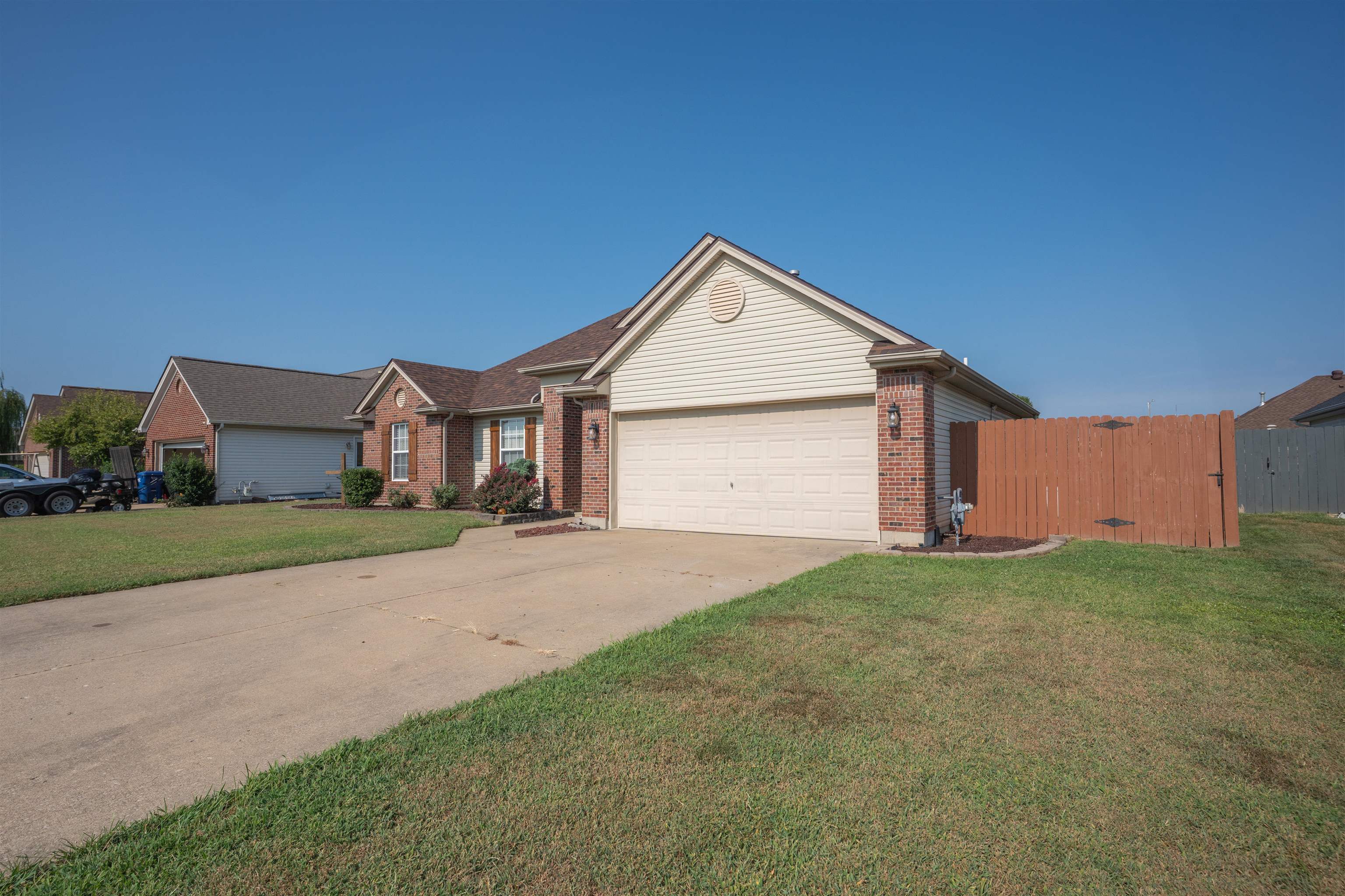 420 Newbury Ct, Owensboro, Kentucky 42301, 3 Bedrooms Bedrooms, ,2 BathroomsBathrooms,Single Family Residence,For Sale,Newbury Ct,92867