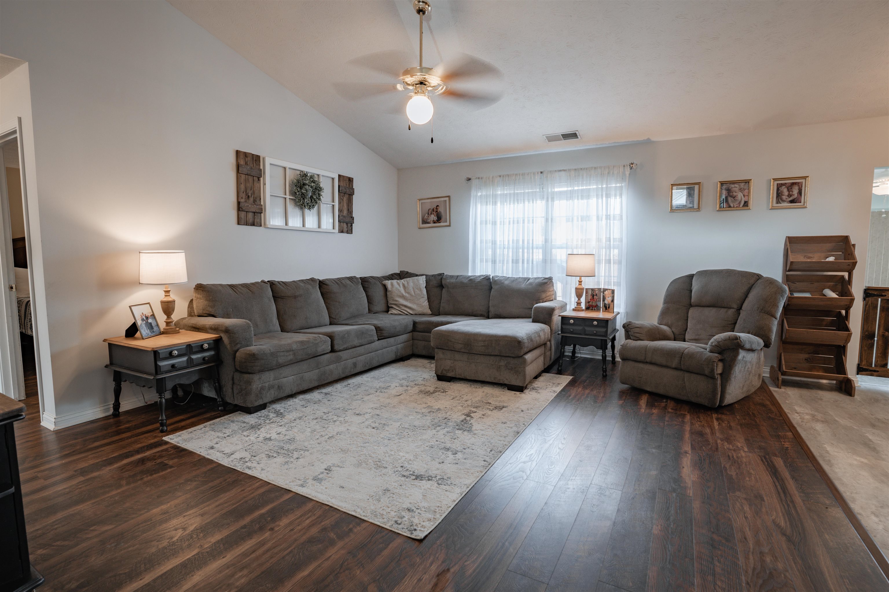 420 Newbury Ct, Owensboro, Kentucky 42301, 3 Bedrooms Bedrooms, ,2 BathroomsBathrooms,Single Family Residence,For Sale,Newbury Ct,92867