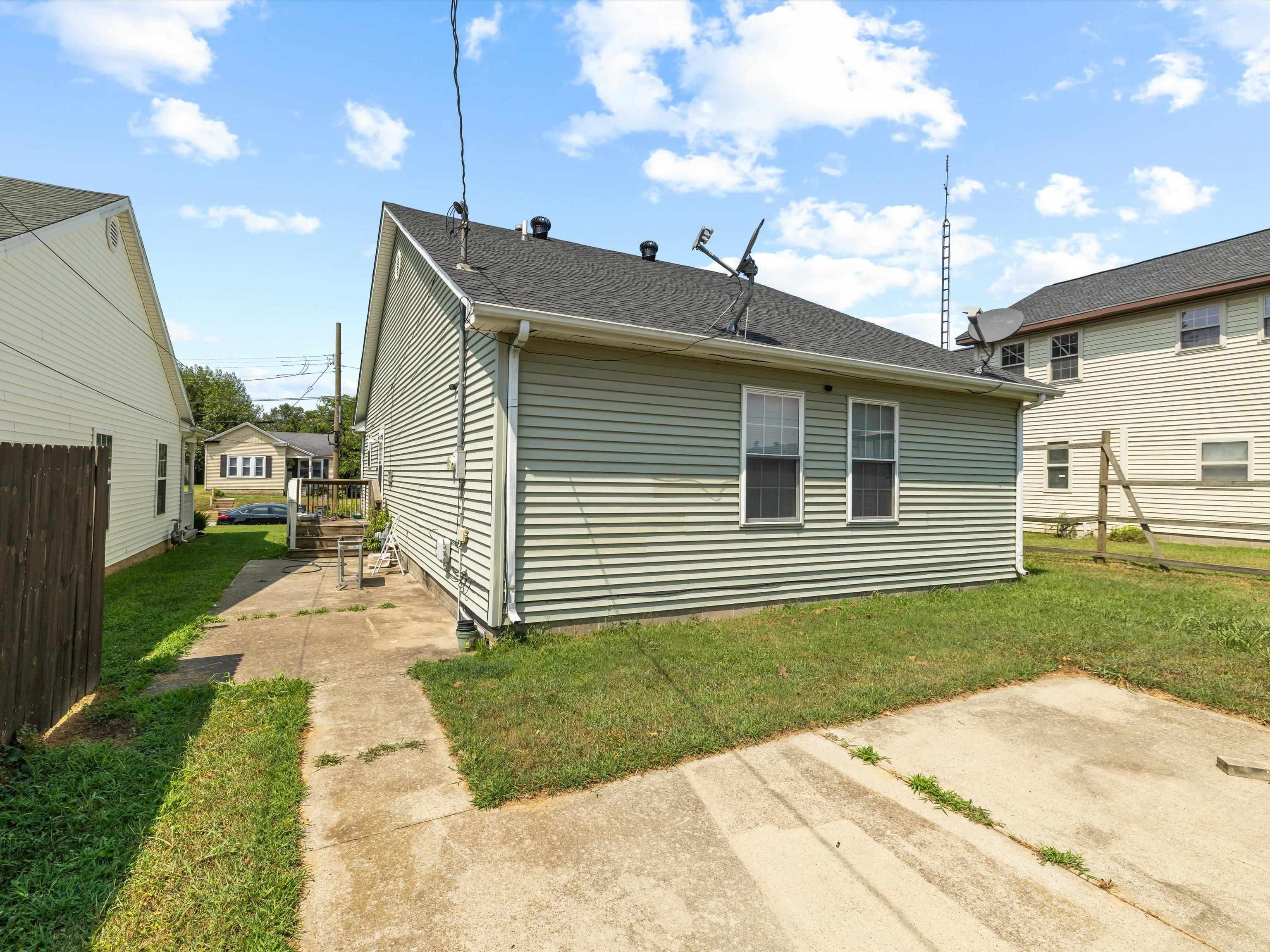 535 Bolivar St, Owensboro, Kentucky 42303, 3 Bedrooms Bedrooms, ,2 BathroomsBathrooms,Single Family Residence,For Sale,Bolivar St,92870