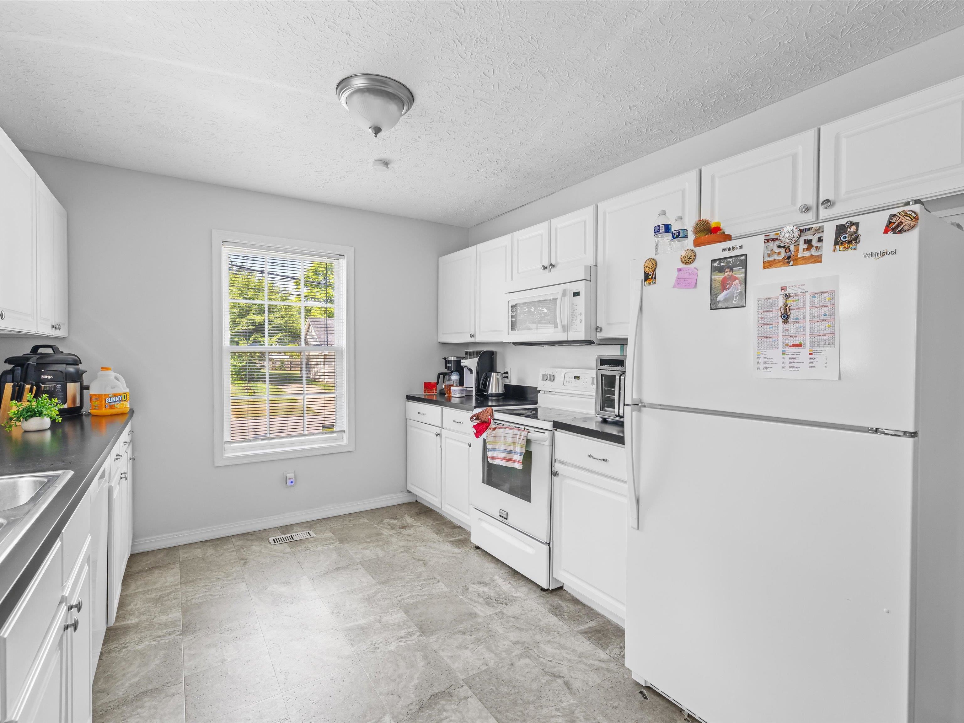 535 Bolivar St, Owensboro, Kentucky 42303, 3 Bedrooms Bedrooms, ,2 BathroomsBathrooms,Single Family Residence,For Sale,Bolivar St,92870