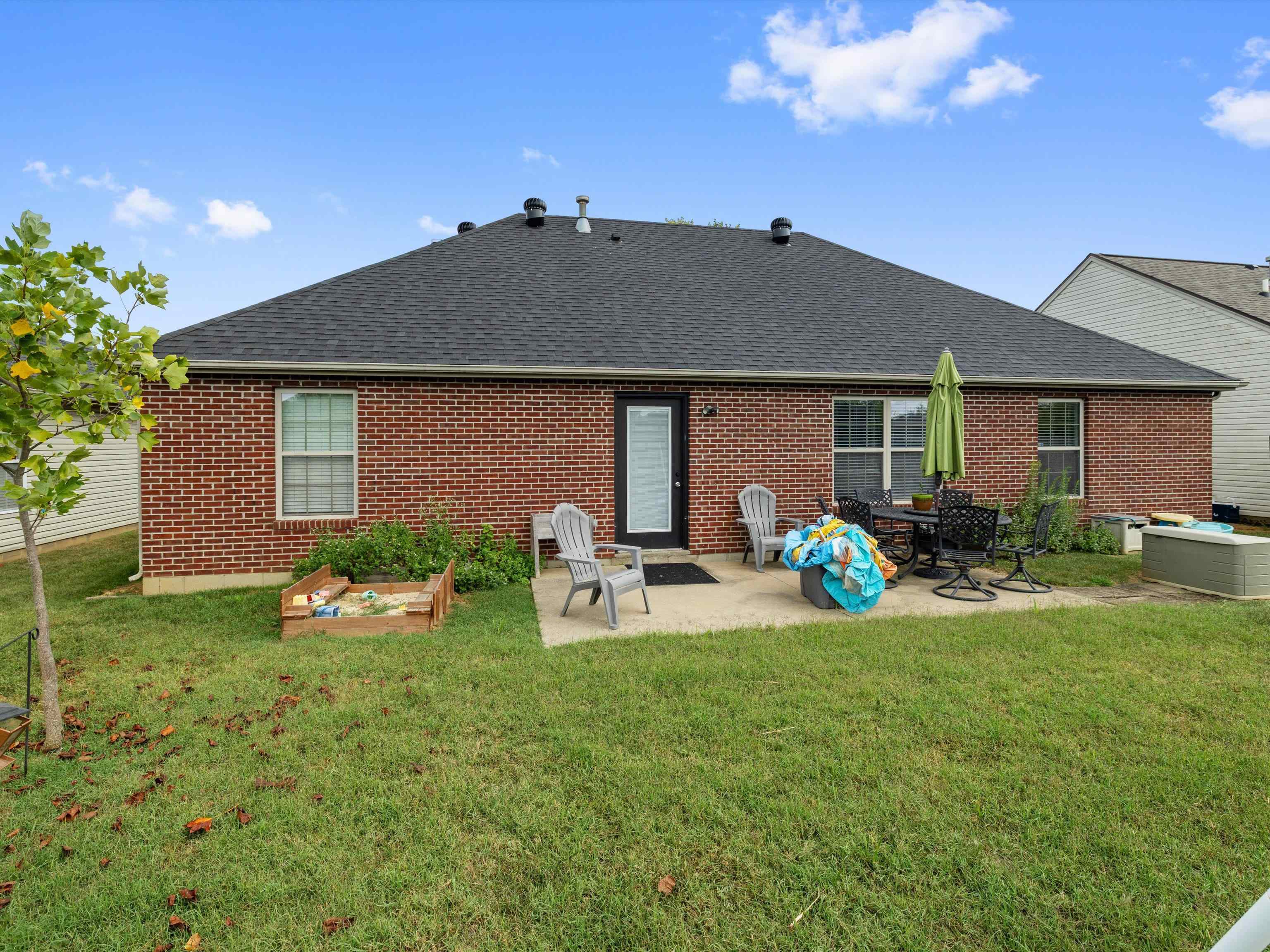 544 Camden Circle, Owensboro, Kentucky 42301, 4 Bedrooms Bedrooms, ,2 BathroomsBathrooms,Single Family Residence,For Sale,Camden Circle,92872