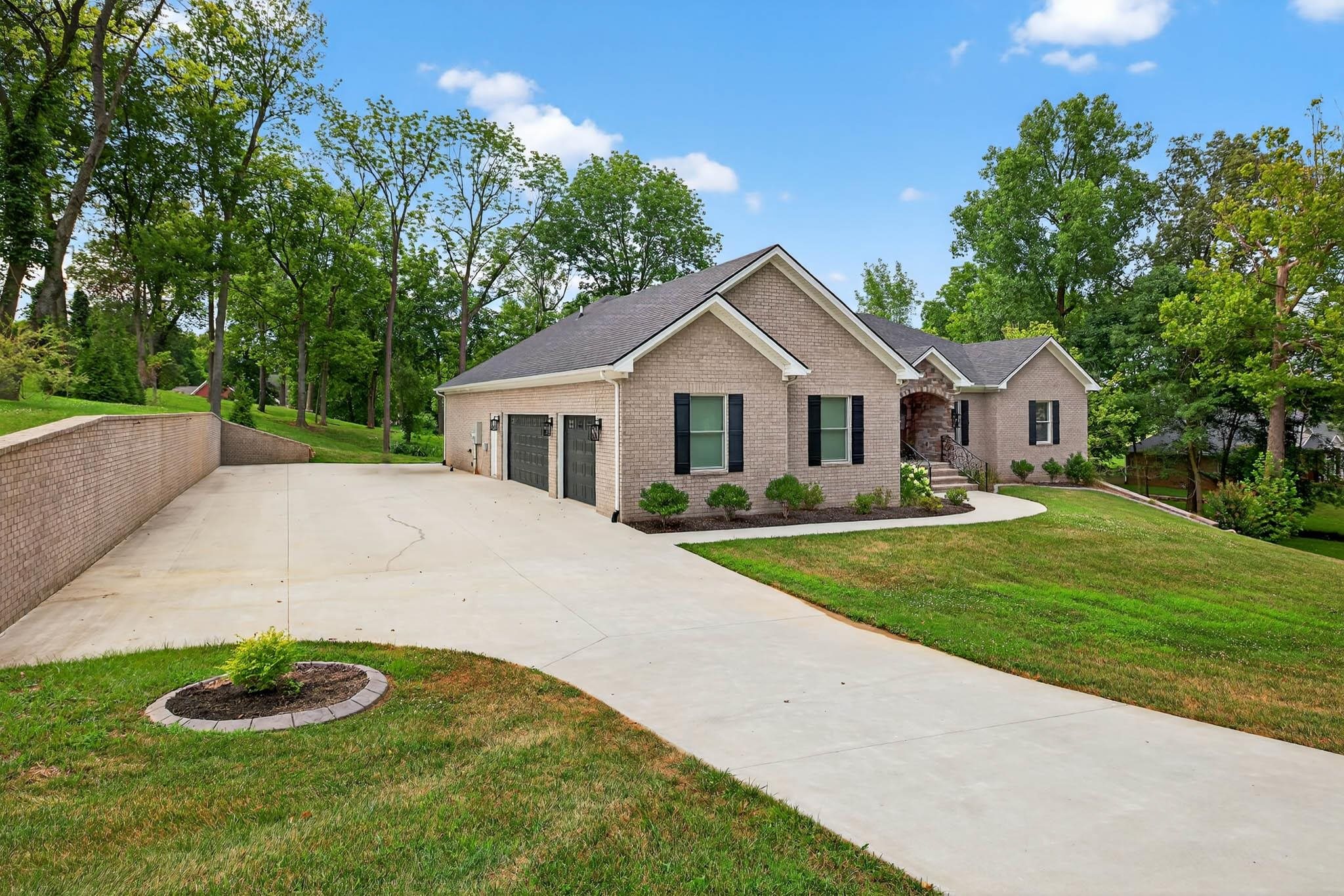 6613 Barcroft Dr, Owensboro, Kentucky 42303, 6 Bedrooms Bedrooms, ,3 BathroomsBathrooms,Single Family Residence,For Sale,Barcroft Dr,92876