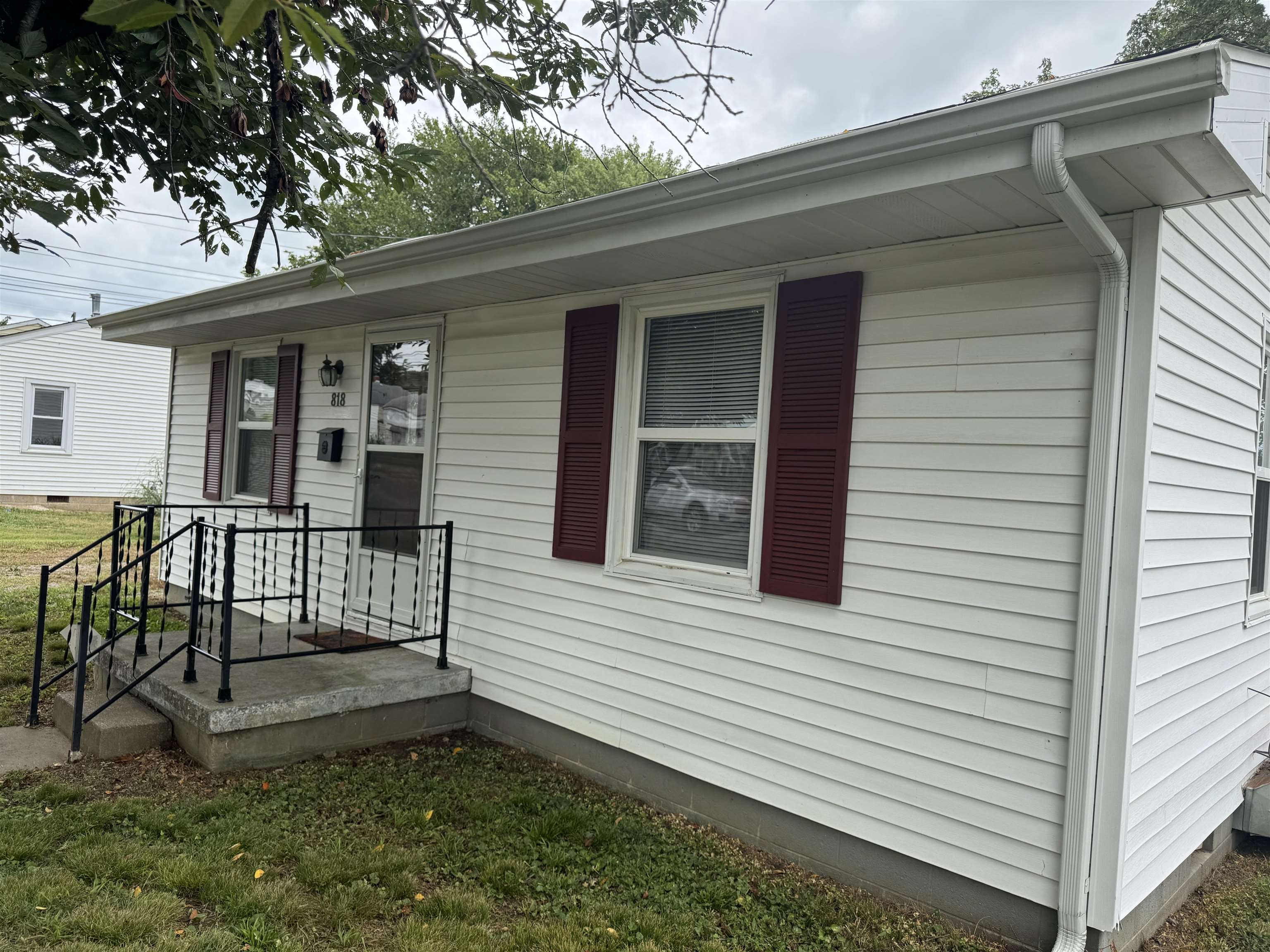 818 Letcher St, Henderson, Kentucky 42420, 2 Bedrooms Bedrooms, ,1 BathroomBathrooms,Single Family Residence,For Sale,Letcher St,92877
