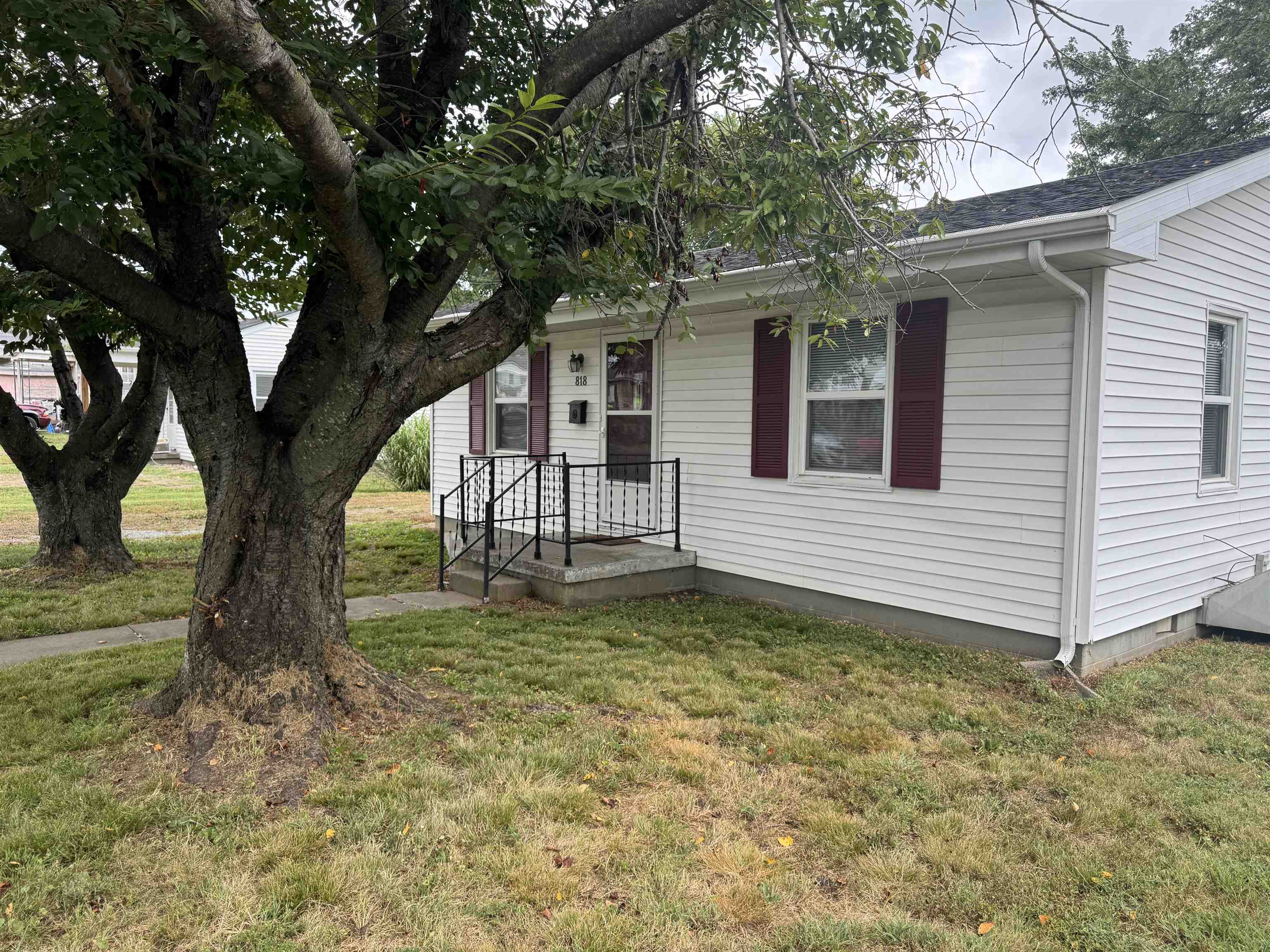818 Letcher St, Henderson, Kentucky 42420, 2 Bedrooms Bedrooms, ,1 BathroomBathrooms,Single Family Residence,For Sale,Letcher St,92877