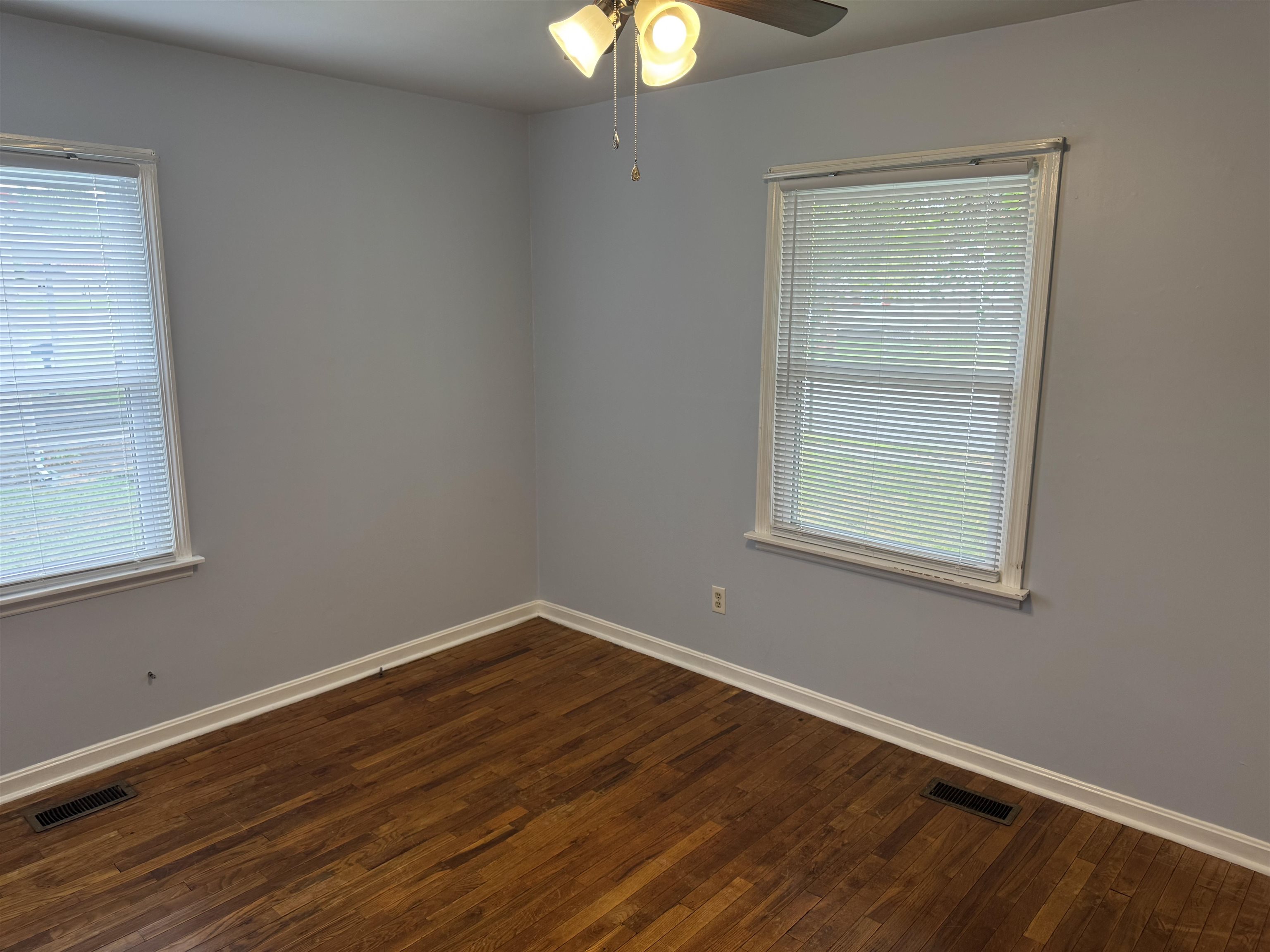 818 Letcher St, Henderson, Kentucky 42420, 2 Bedrooms Bedrooms, ,1 BathroomBathrooms,Single Family Residence,For Sale,Letcher St,92877