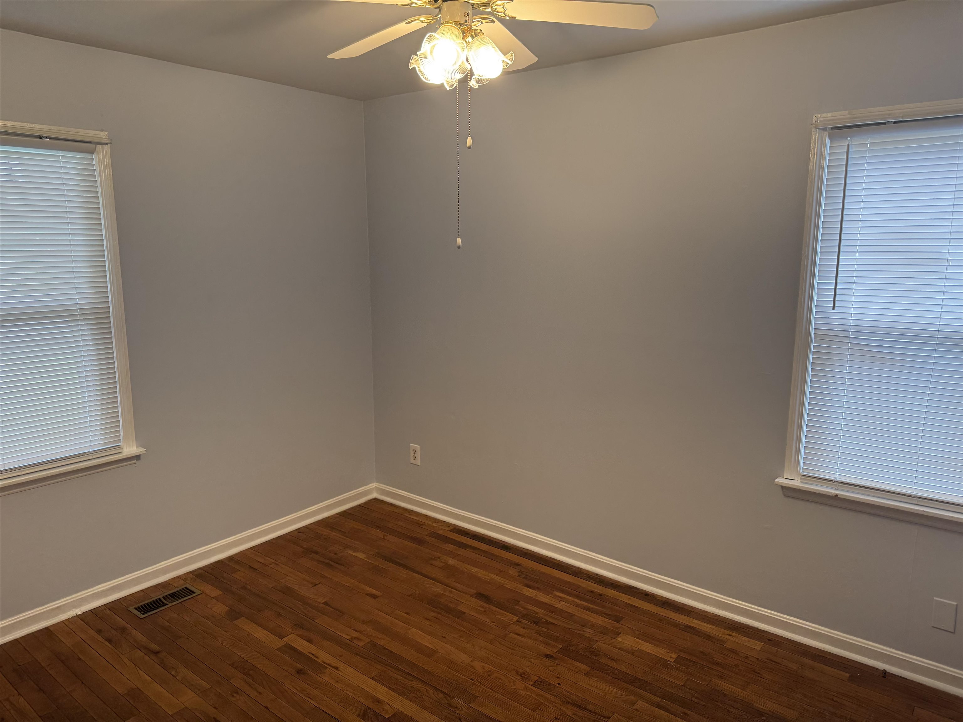 818 Letcher St, Henderson, Kentucky 42420, 2 Bedrooms Bedrooms, ,1 BathroomBathrooms,Single Family Residence,For Sale,Letcher St,92877