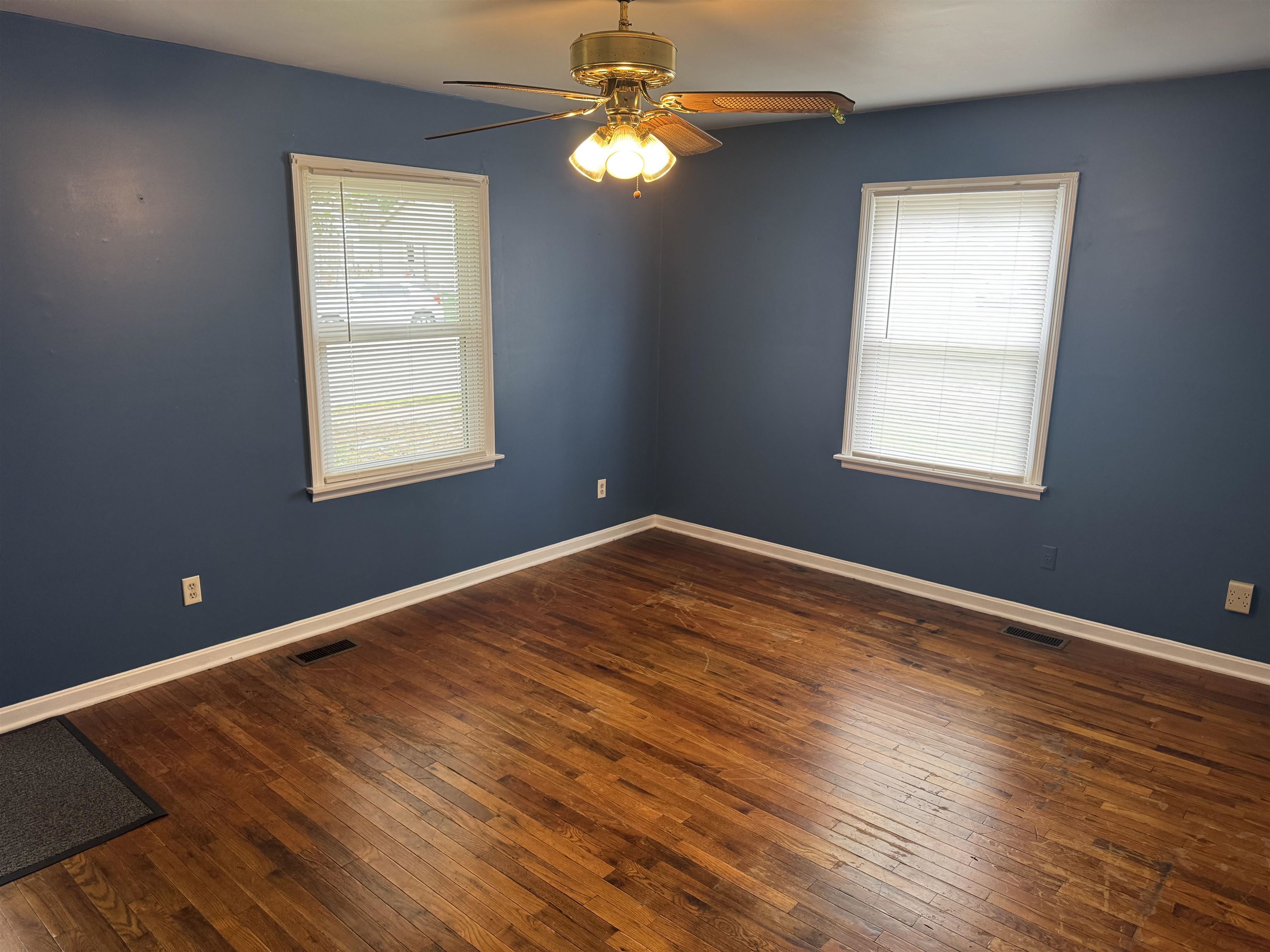 818 Letcher St, Henderson, Kentucky 42420, 2 Bedrooms Bedrooms, ,1 BathroomBathrooms,Single Family Residence,For Sale,Letcher St,92877