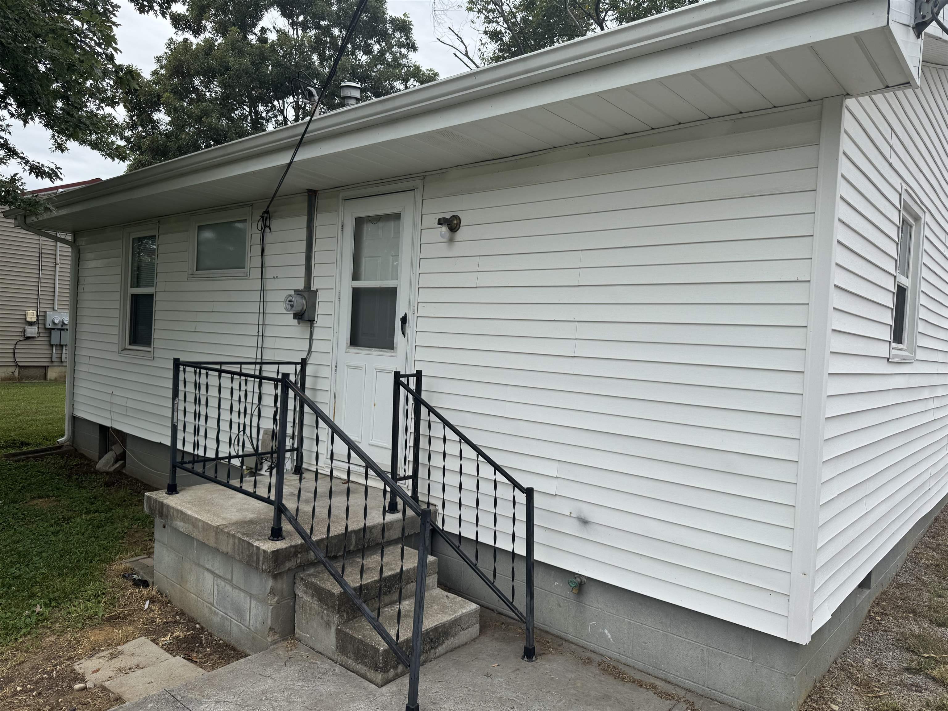 818 Letcher St, Henderson, Kentucky 42420, 2 Bedrooms Bedrooms, ,1 BathroomBathrooms,Single Family Residence,For Sale,Letcher St,92877