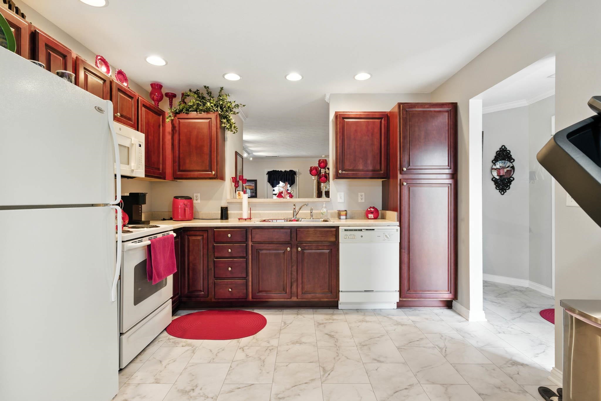 2027 Viola Gardens, Owensboro, Kentucky 42303, 2 Bedrooms Bedrooms, ,2 BathroomsBathrooms,Condominium,For Sale,Viola Gardens,92878