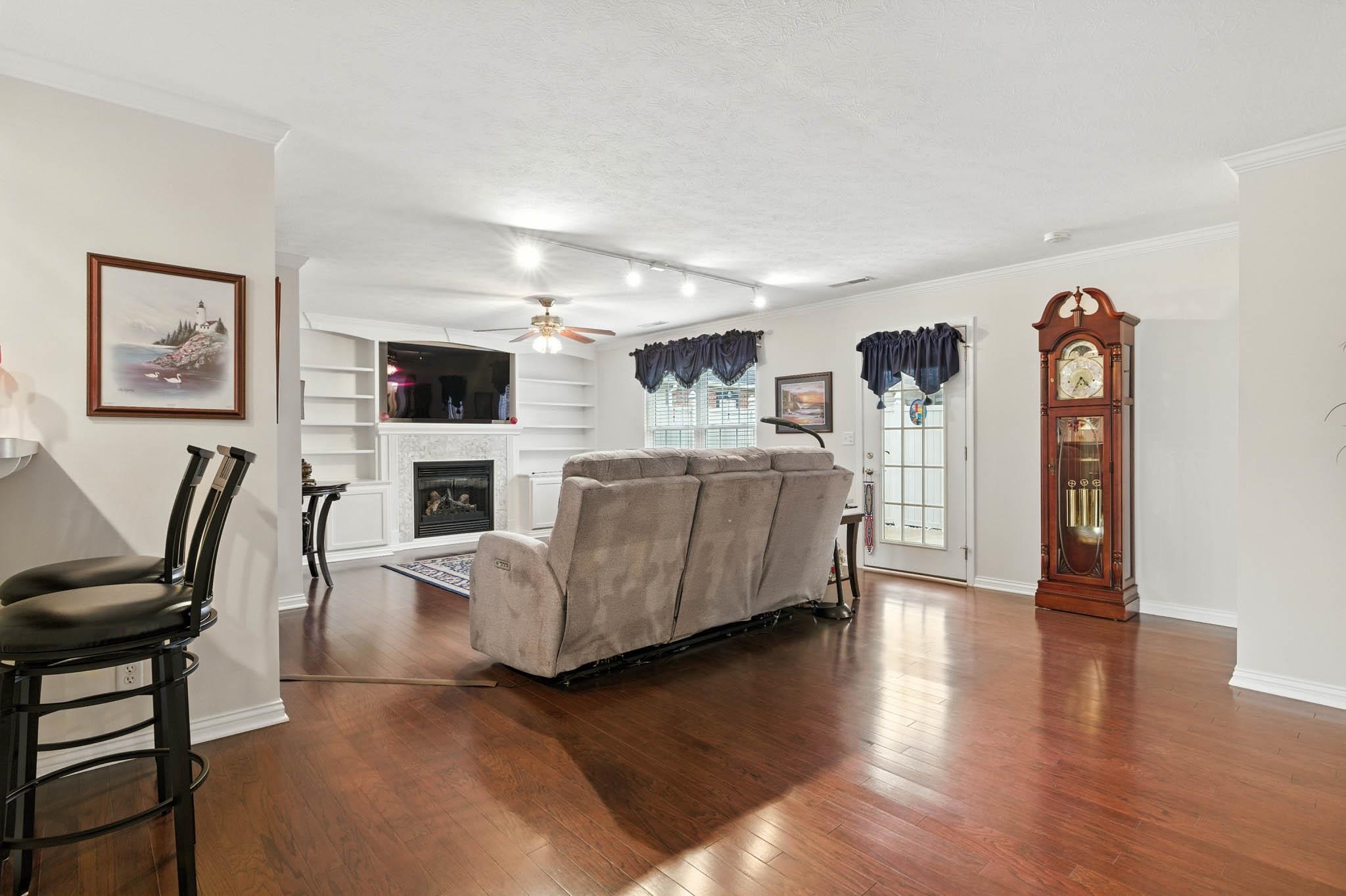 2027 Viola Gardens, Owensboro, Kentucky 42303, 2 Bedrooms Bedrooms, ,2 BathroomsBathrooms,Condominium,For Sale,Viola Gardens,92878
