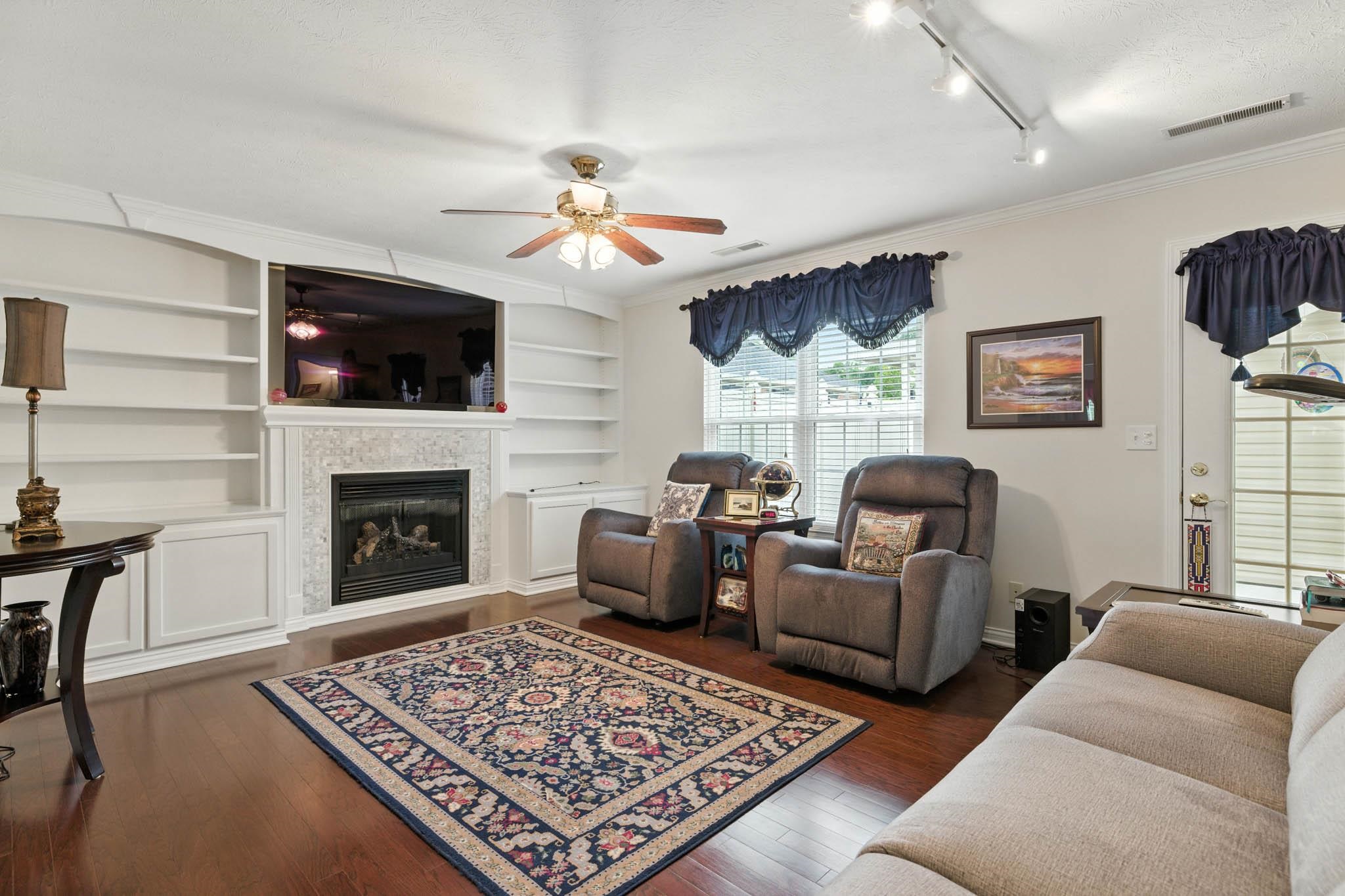 2027 Viola Gardens, Owensboro, Kentucky 42303, 2 Bedrooms Bedrooms, ,2 BathroomsBathrooms,Condominium,For Sale,Viola Gardens,92878