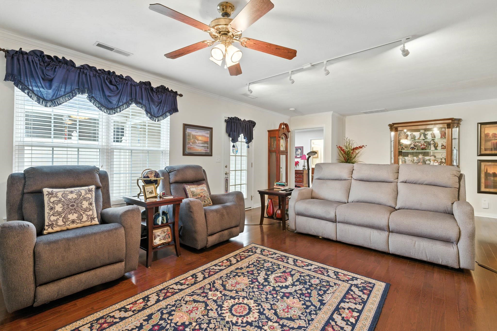 2027 Viola Gardens, Owensboro, Kentucky 42303, 2 Bedrooms Bedrooms, ,2 BathroomsBathrooms,Condominium,For Sale,Viola Gardens,92878