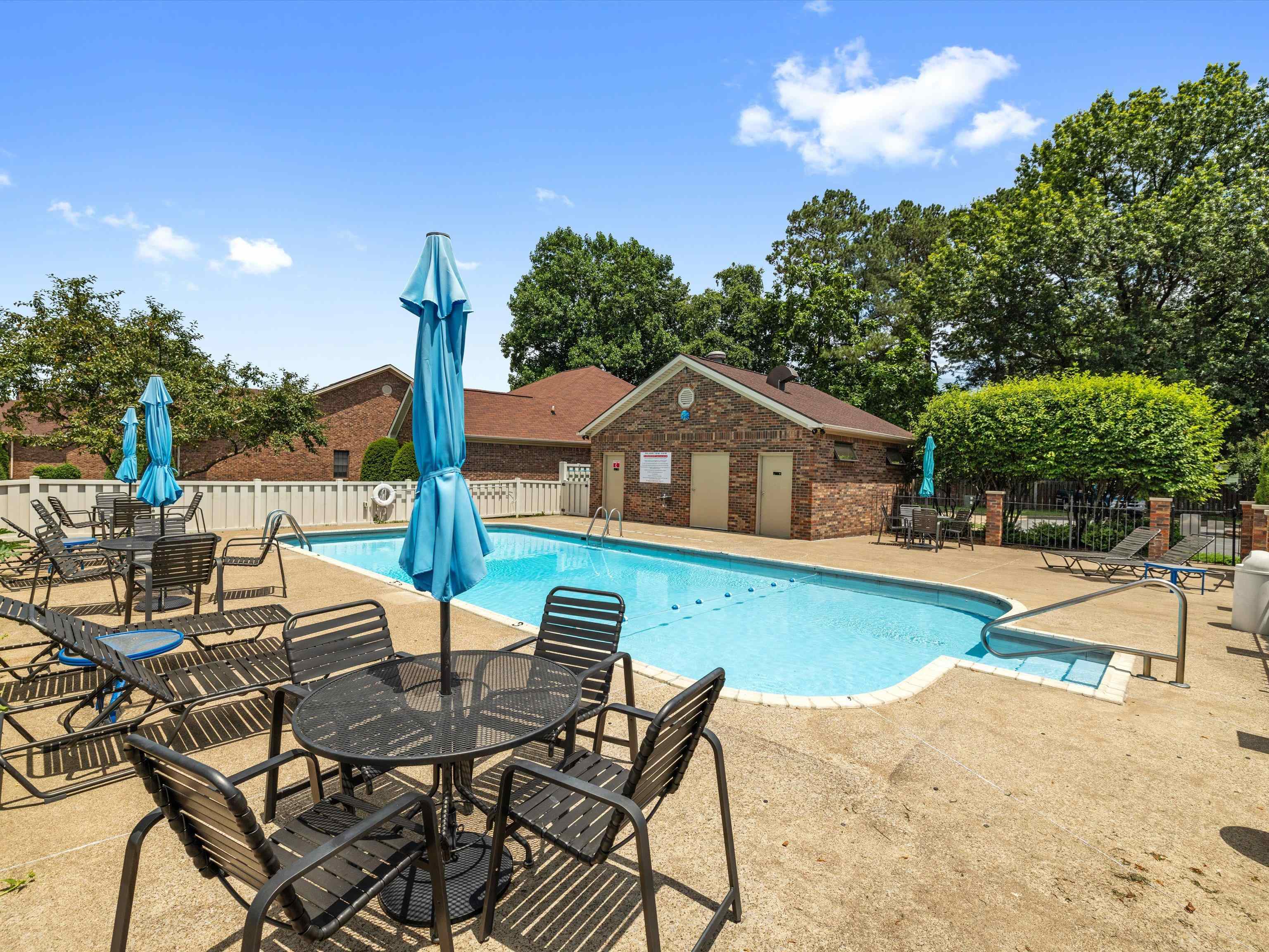 738 Live Oak Place, Owensboro, Kentucky 42303, 2 Bedrooms Bedrooms, ,2 BathroomsBathrooms,Condominium,For Sale,Live Oak Place,92887